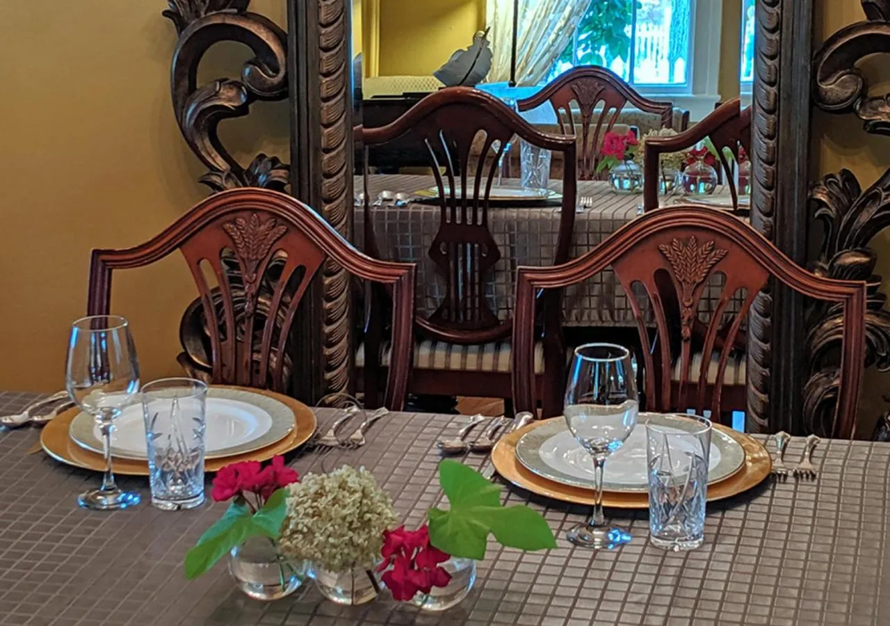 Breakfast in Apple Tree Historic B&B