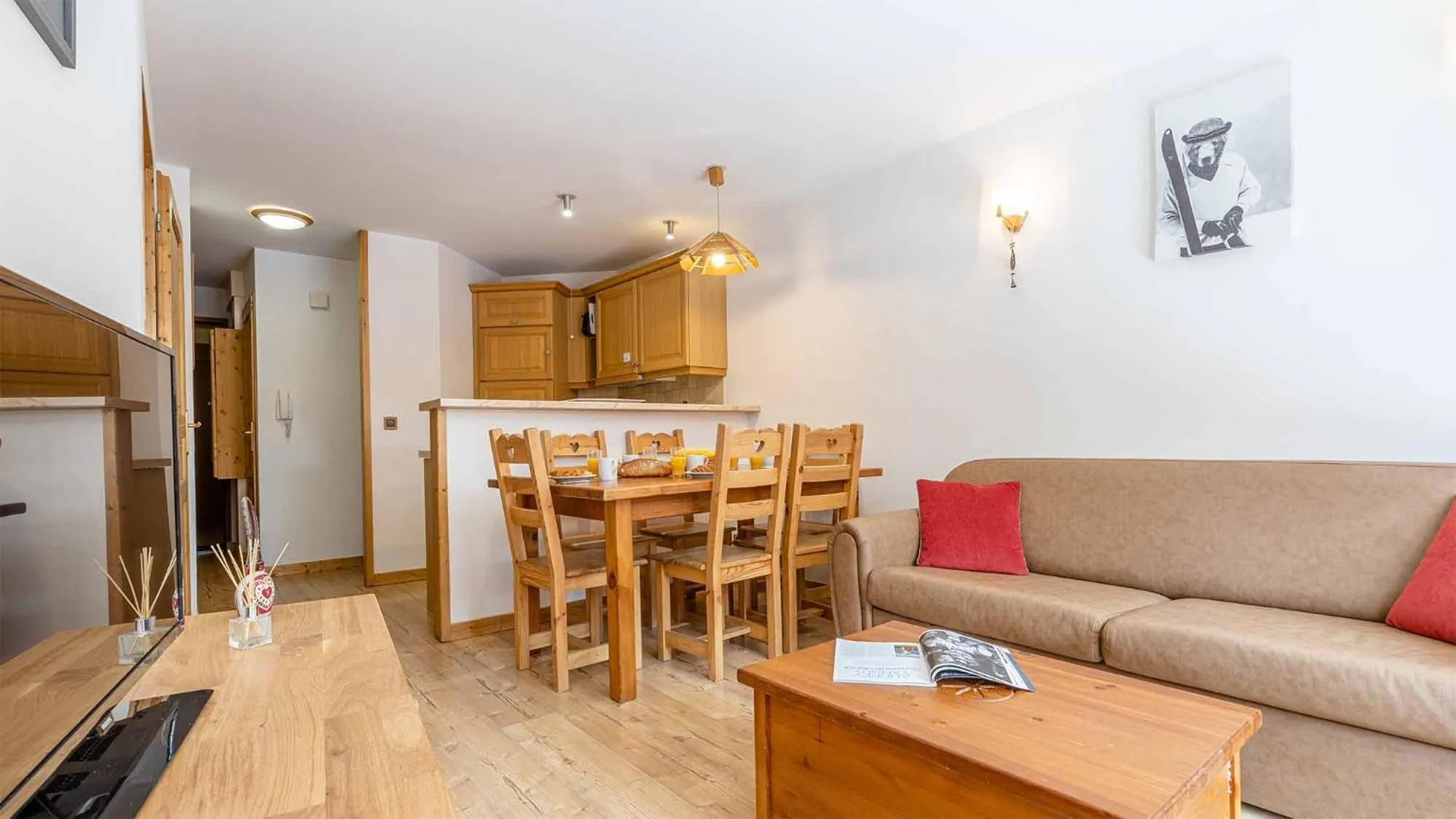 Dining area in Madame Vacances Résidence Les Jardins de la Vanoise