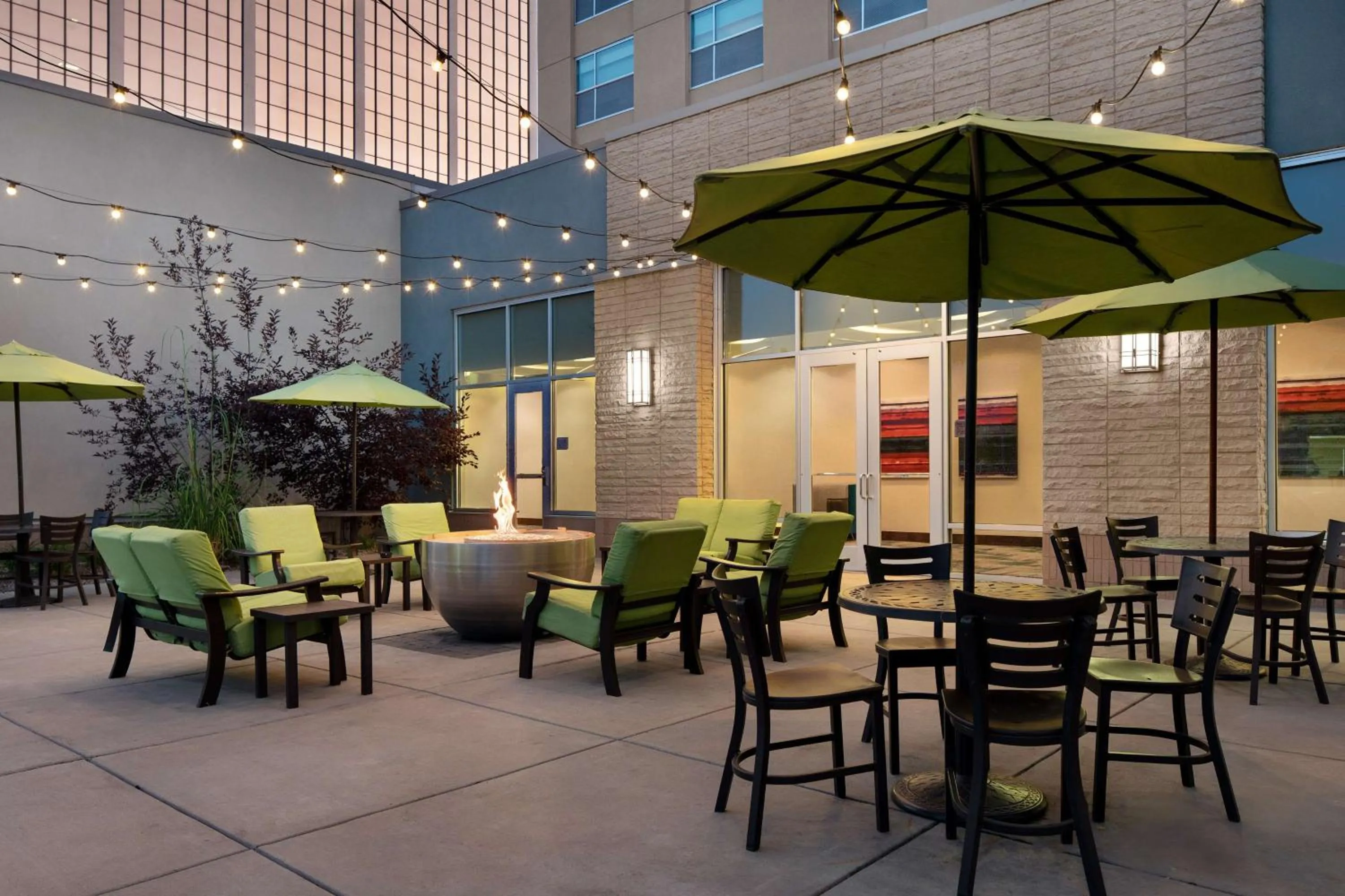 Patio in Hilton Garden Inn Denver/Cherry Creek