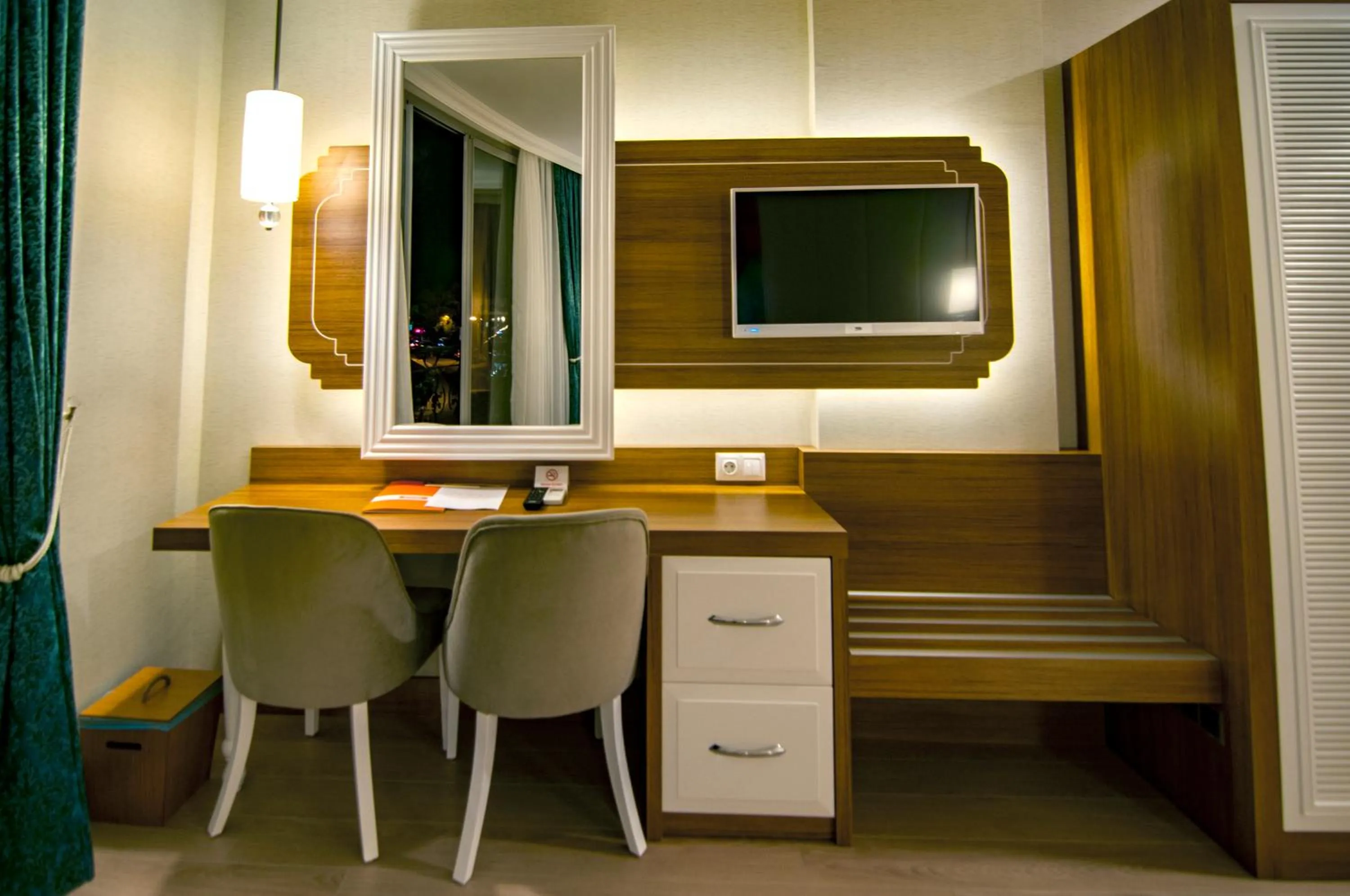 TV and multimedia in Exelans Hotel