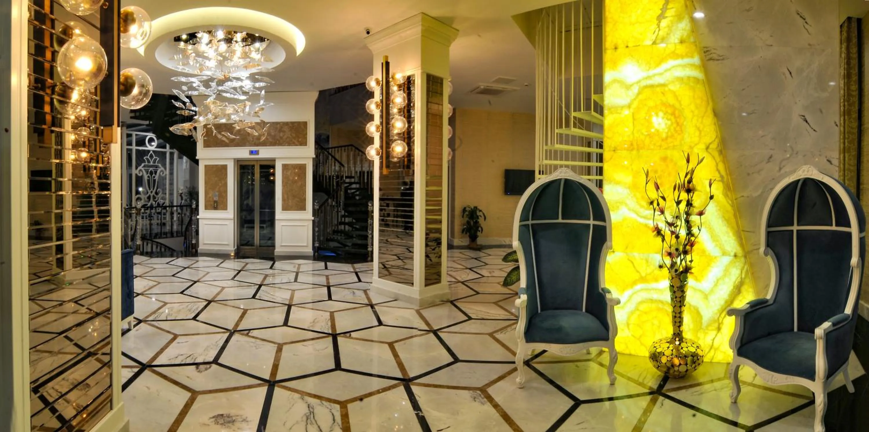 Facade/entrance in Exelans Hotel