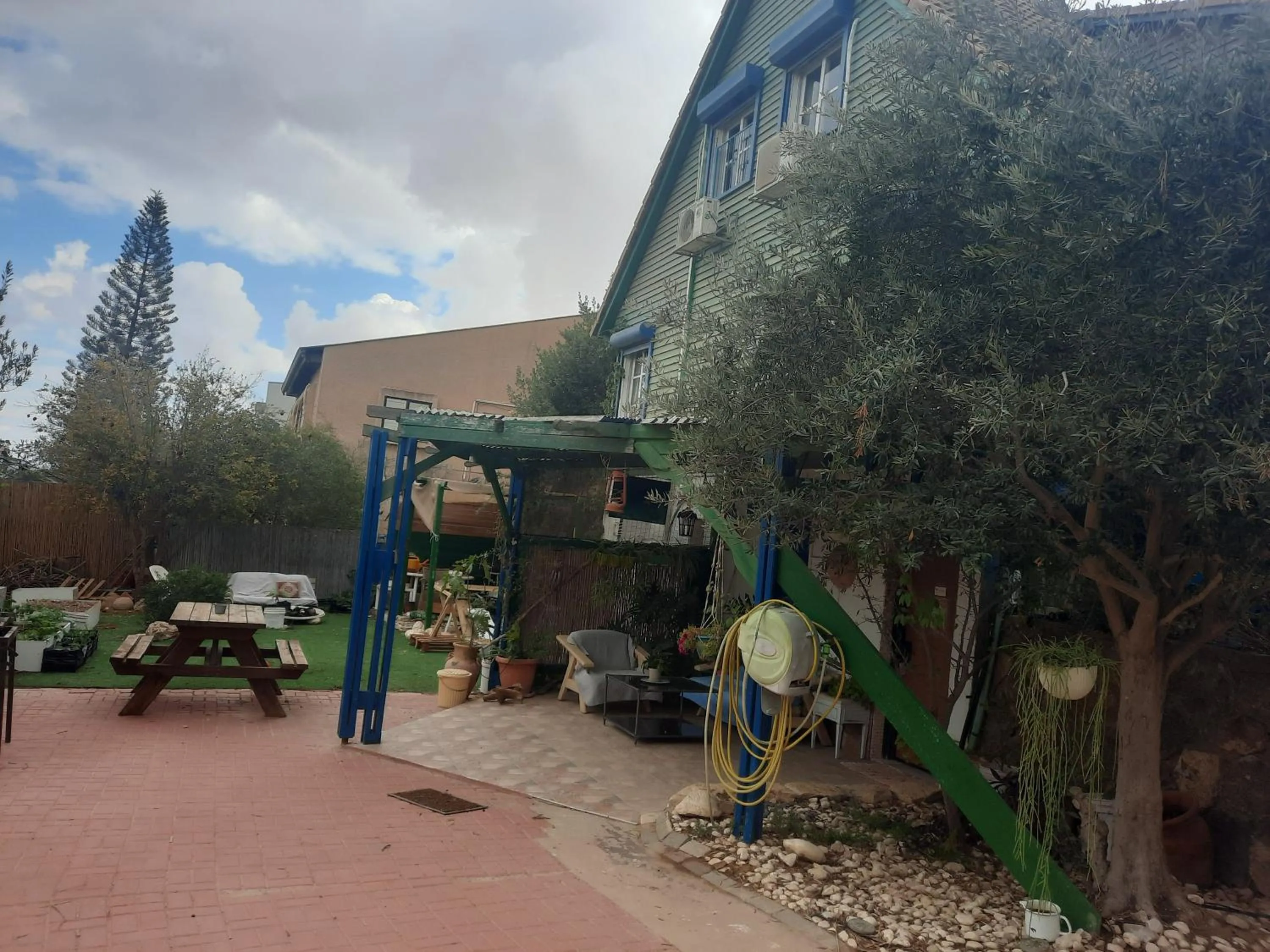 Facade/entrance in הבית הירוק - Green House