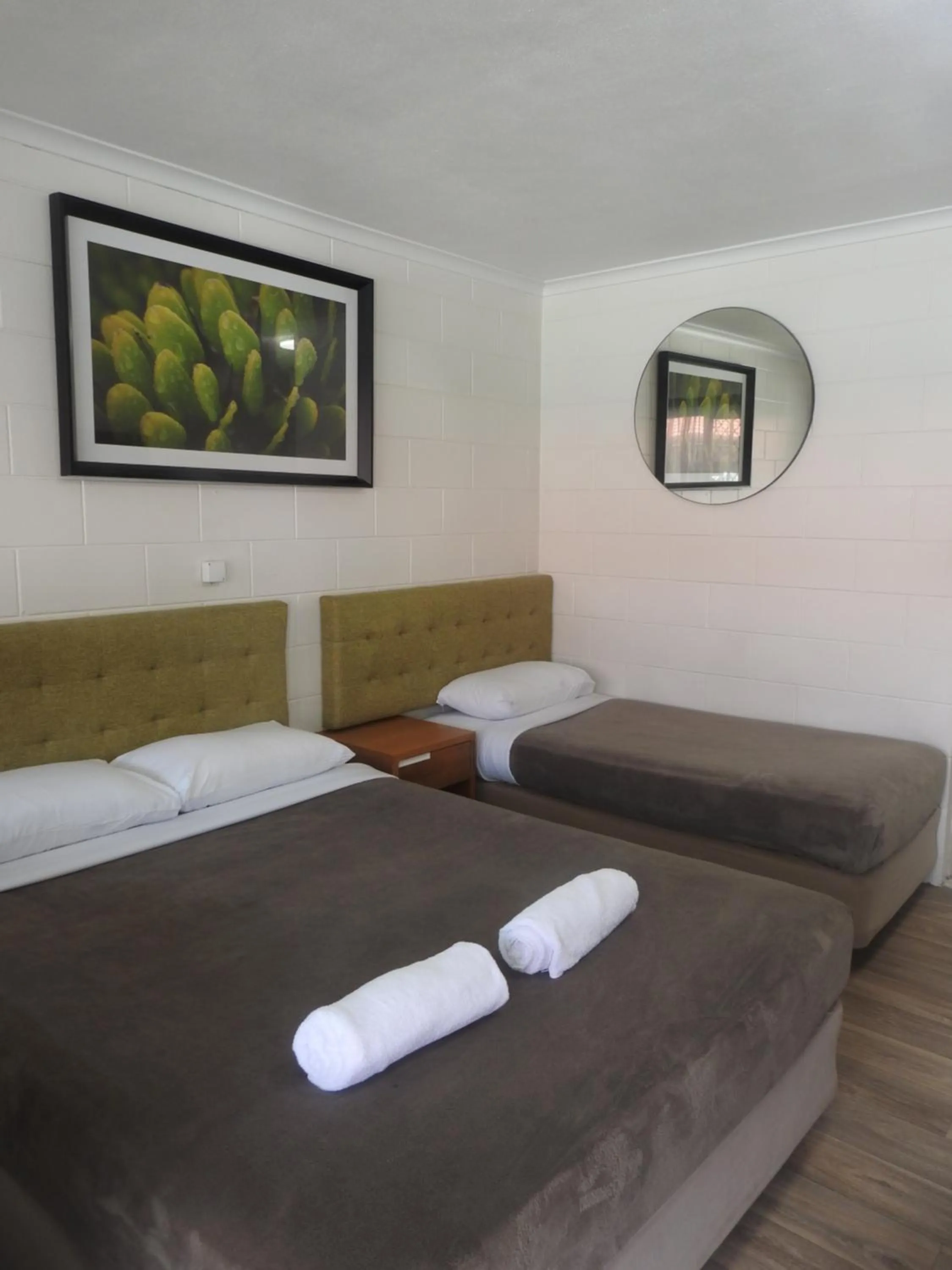 Bed in Cedar Lodge Motel