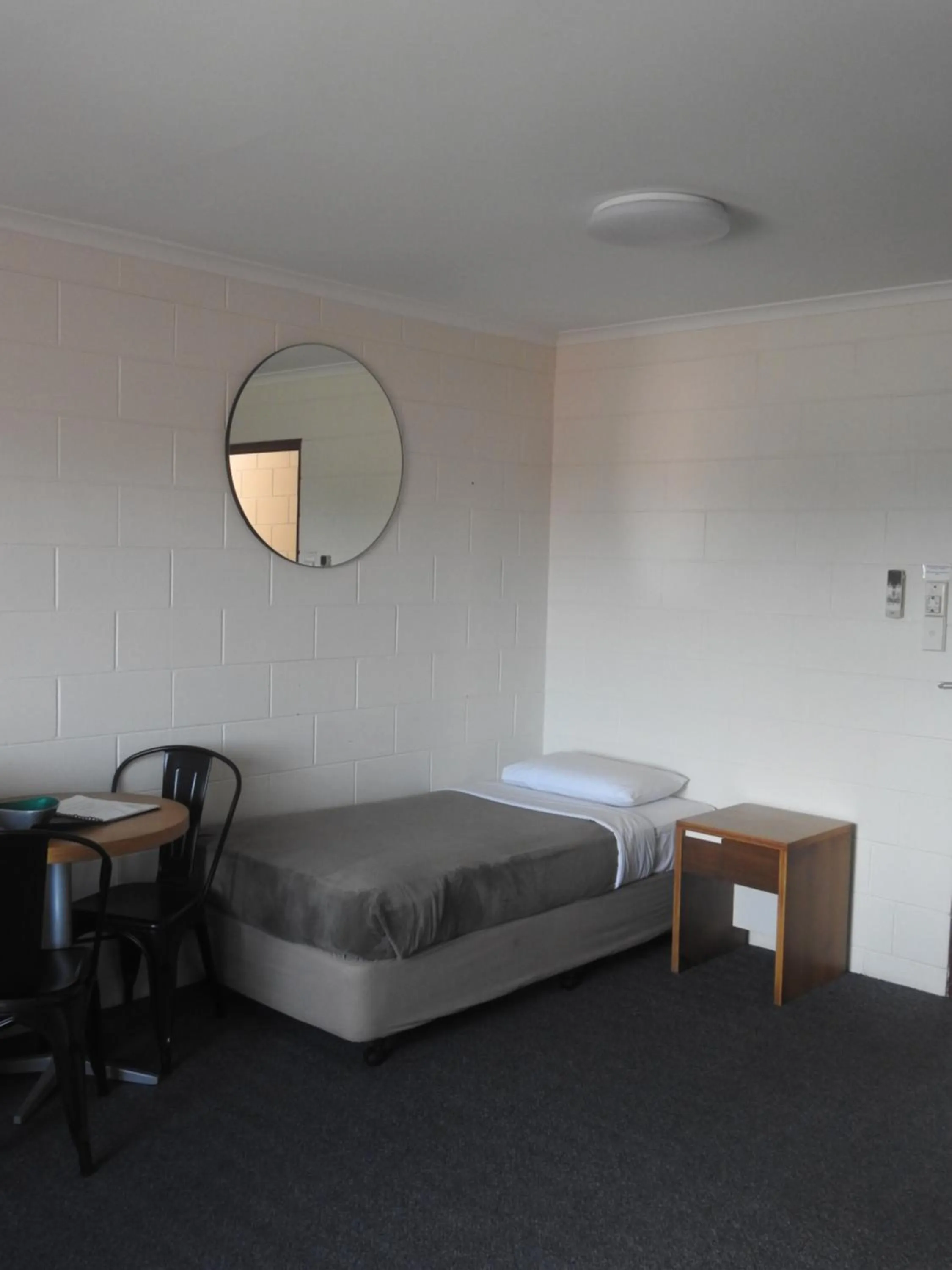 Bed in Cedar Lodge Motel