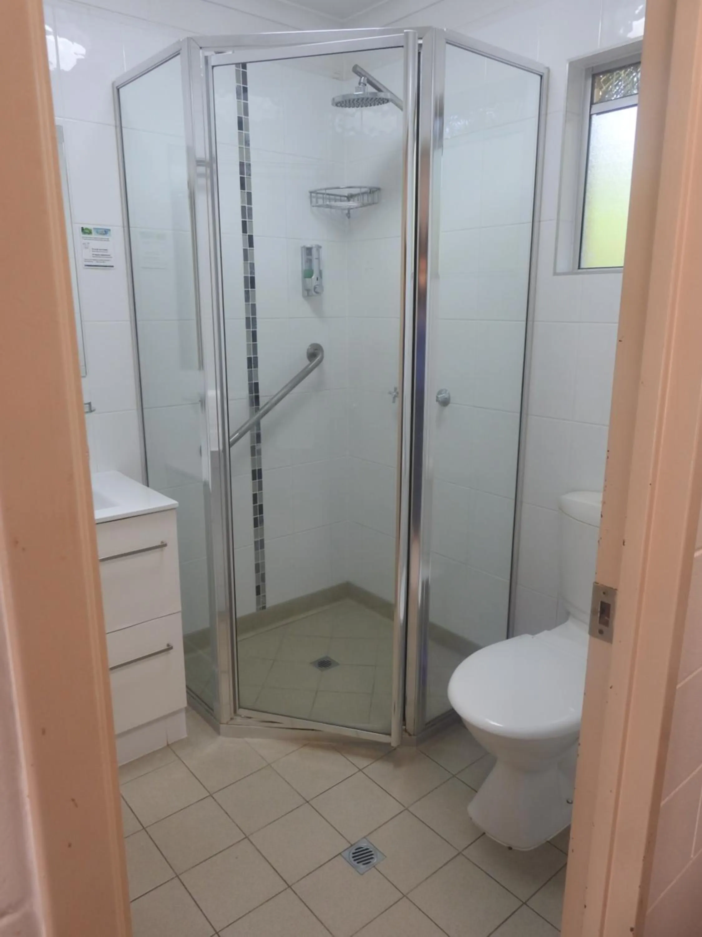 Shower in Cedar Lodge Motel