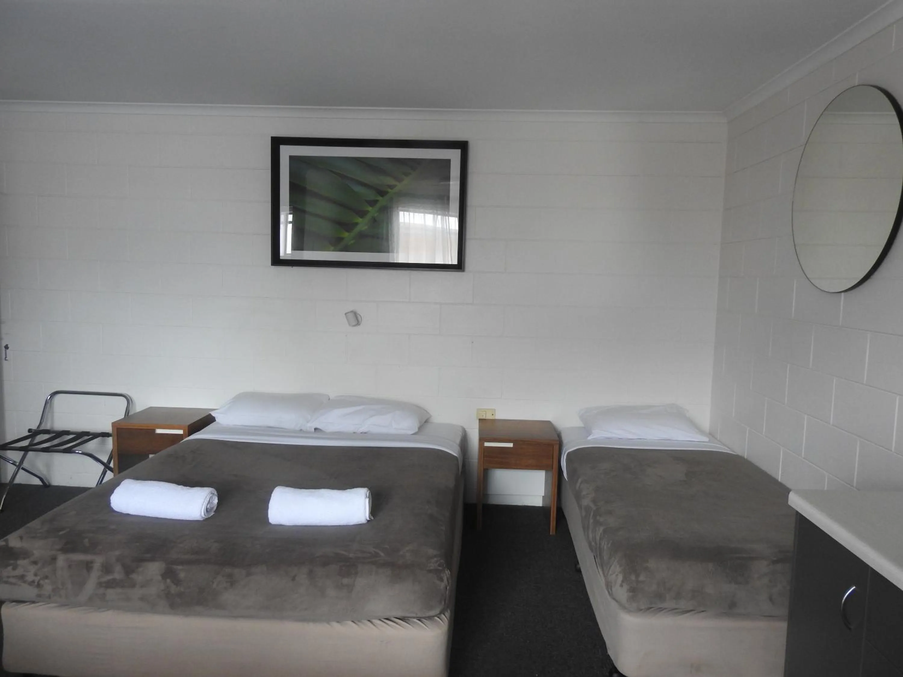 Bed in Cedar Lodge Motel