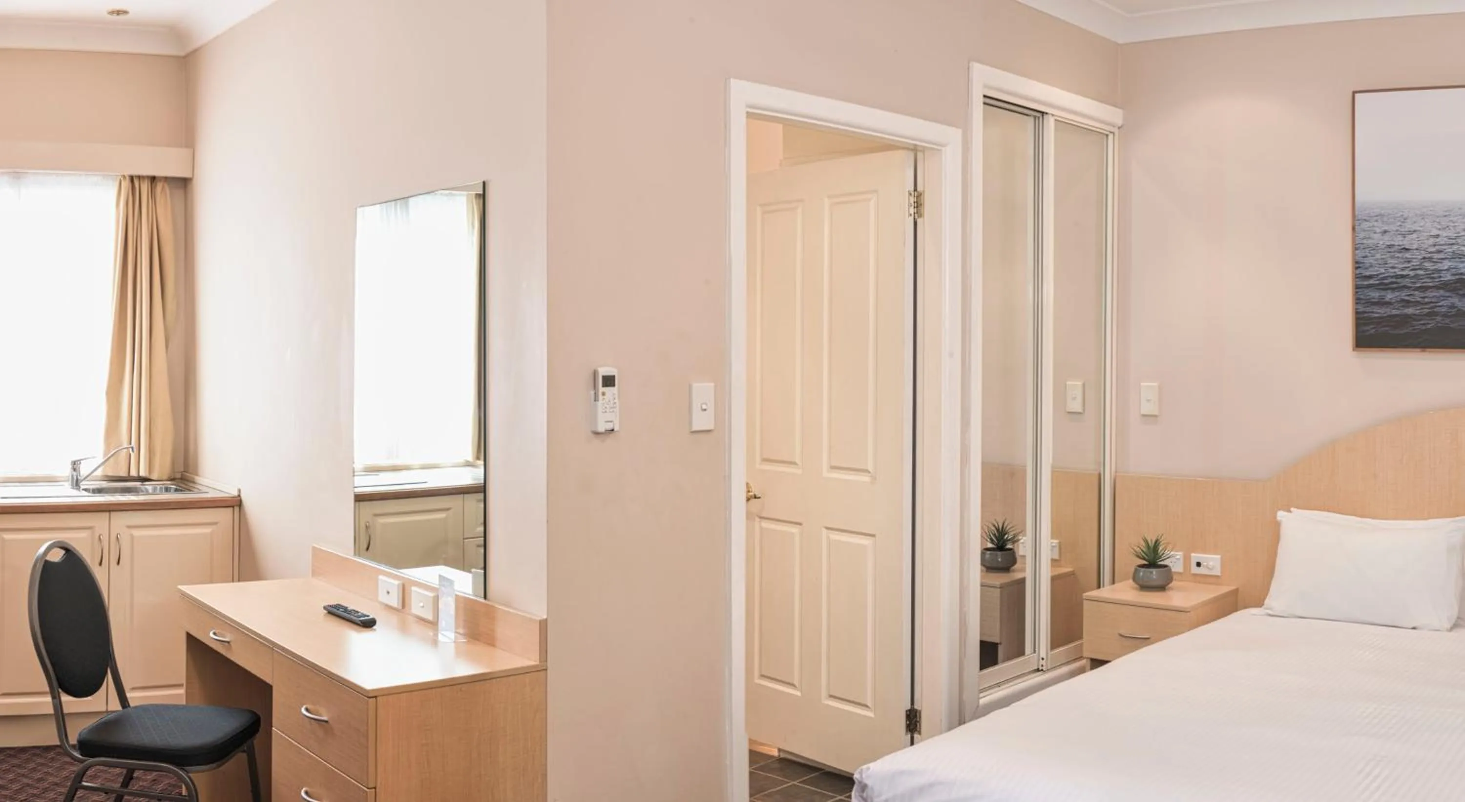 Bed in Blue Mountains Heritage Motel