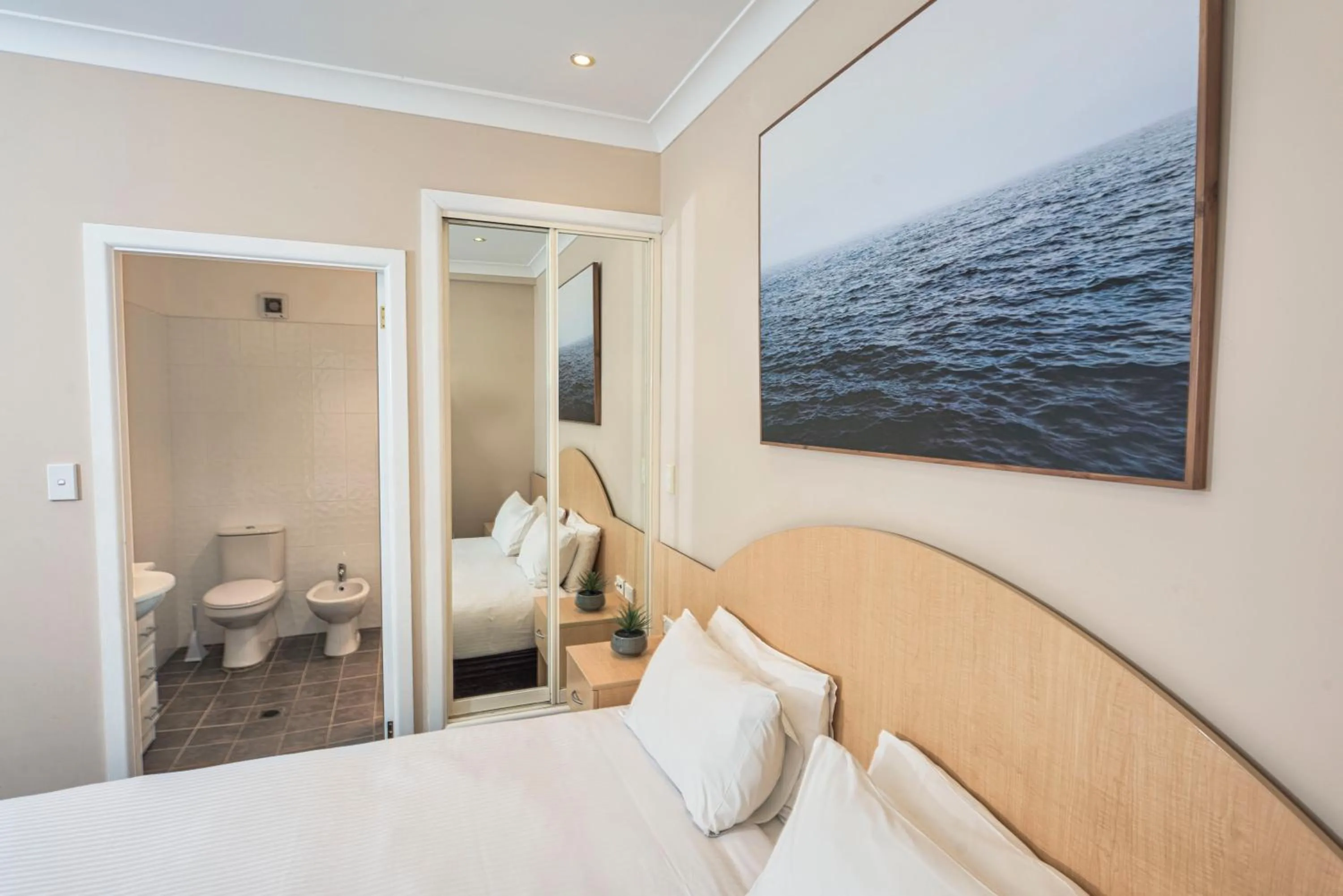 Photo of the whole room, Bed in Blue Mountains Heritage Motel