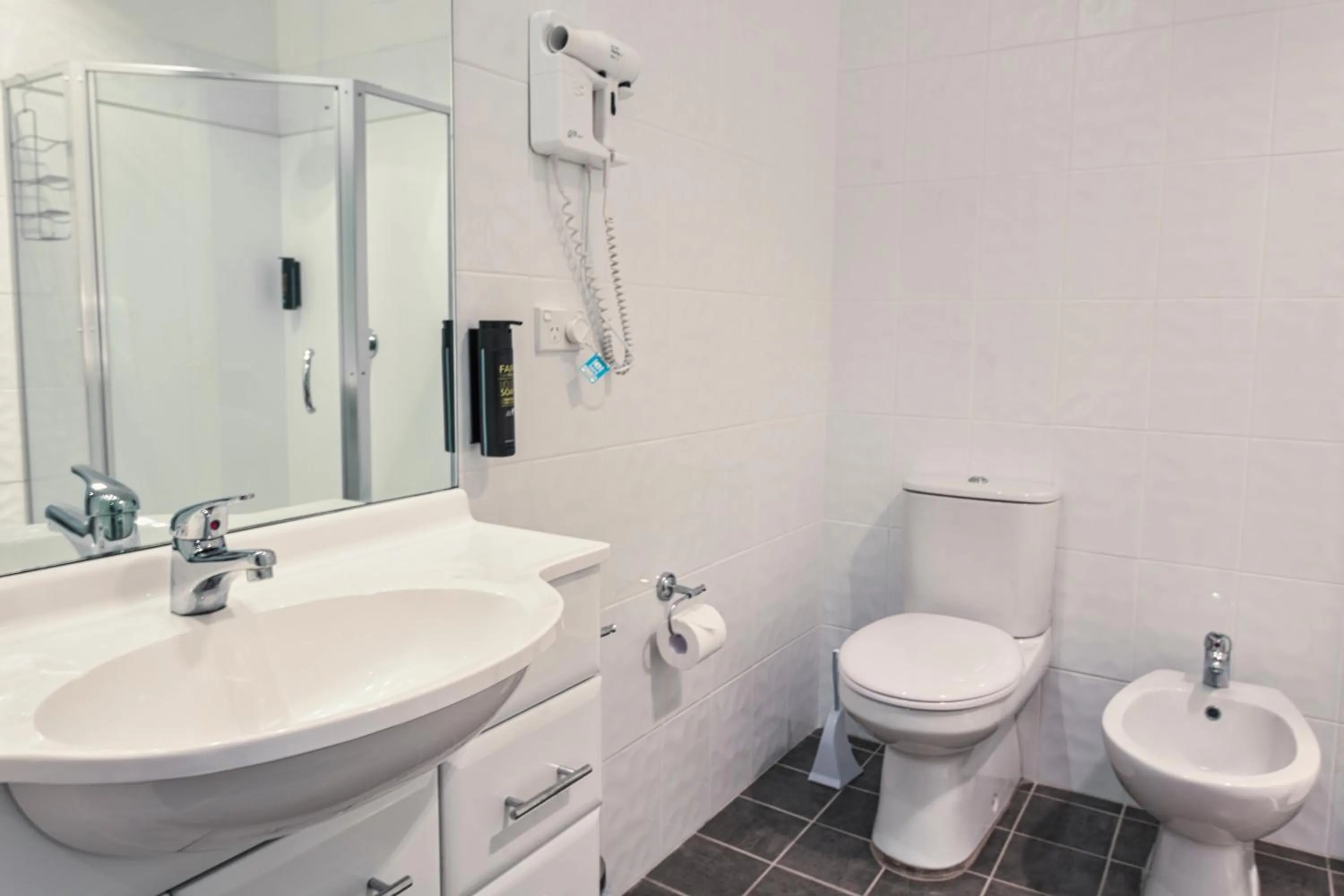 Shower in Blue Mountains Heritage Motel