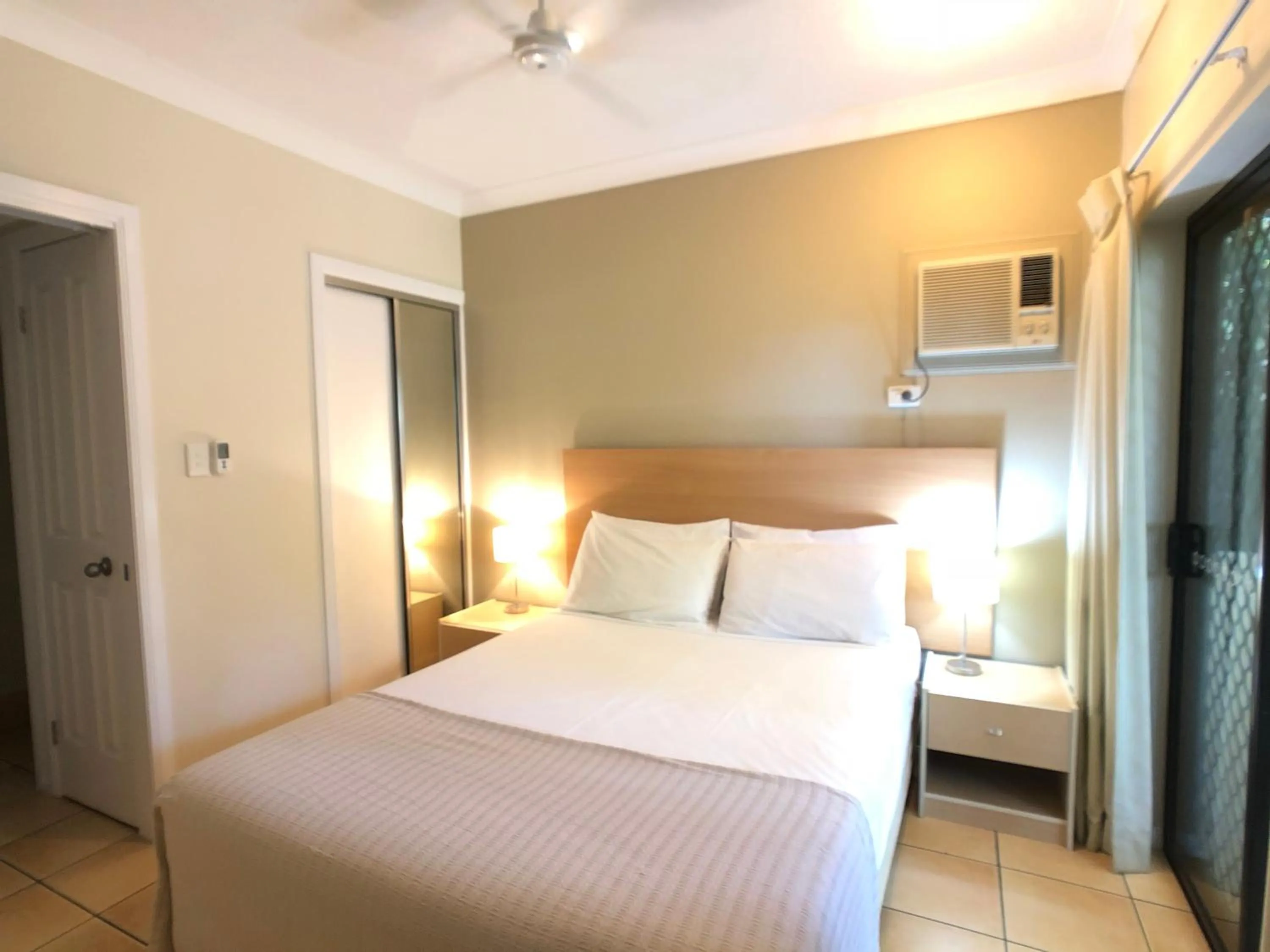 Bedroom, Bed in City Plaza Apartments