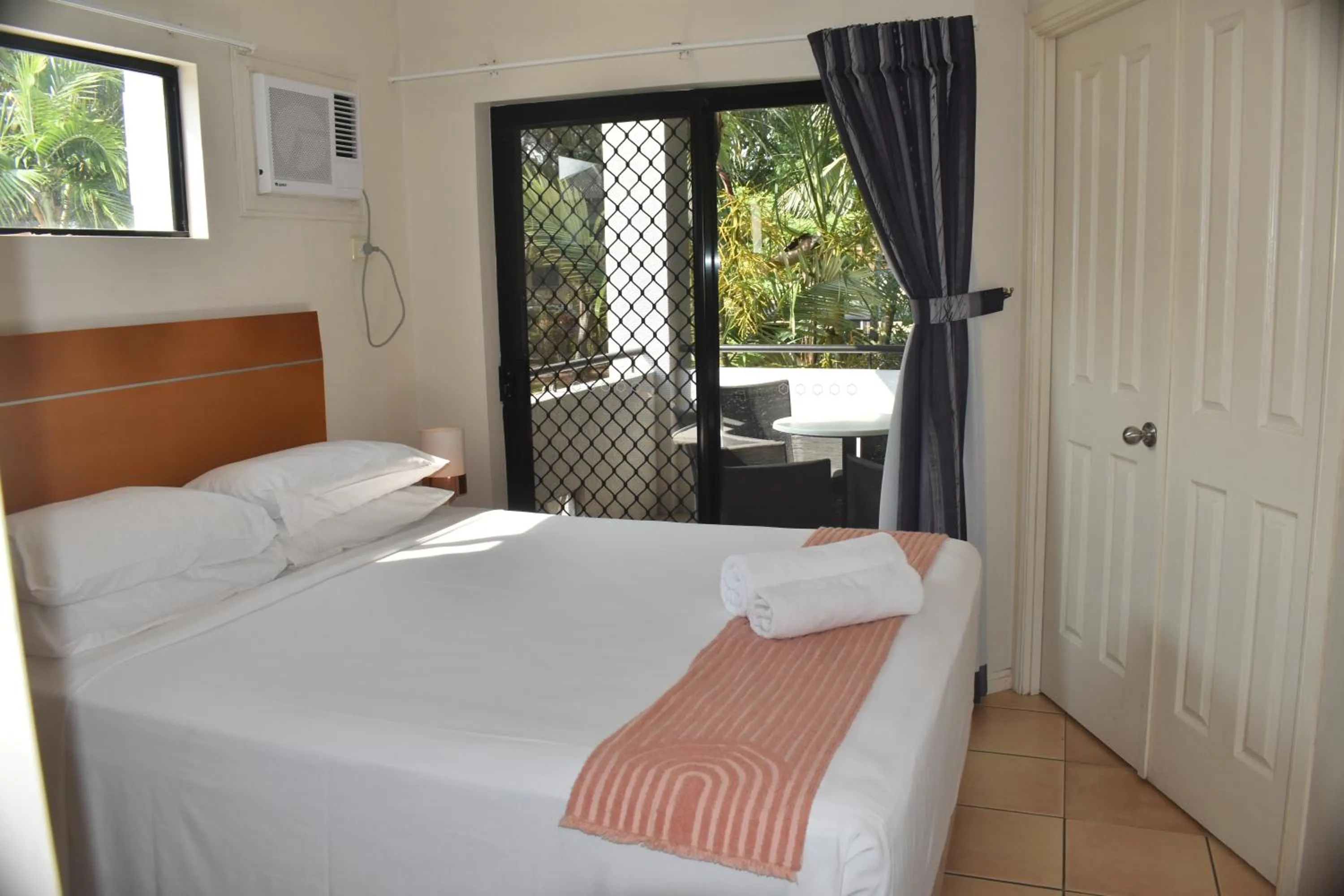 Bedroom, Bed in City Plaza Apartments