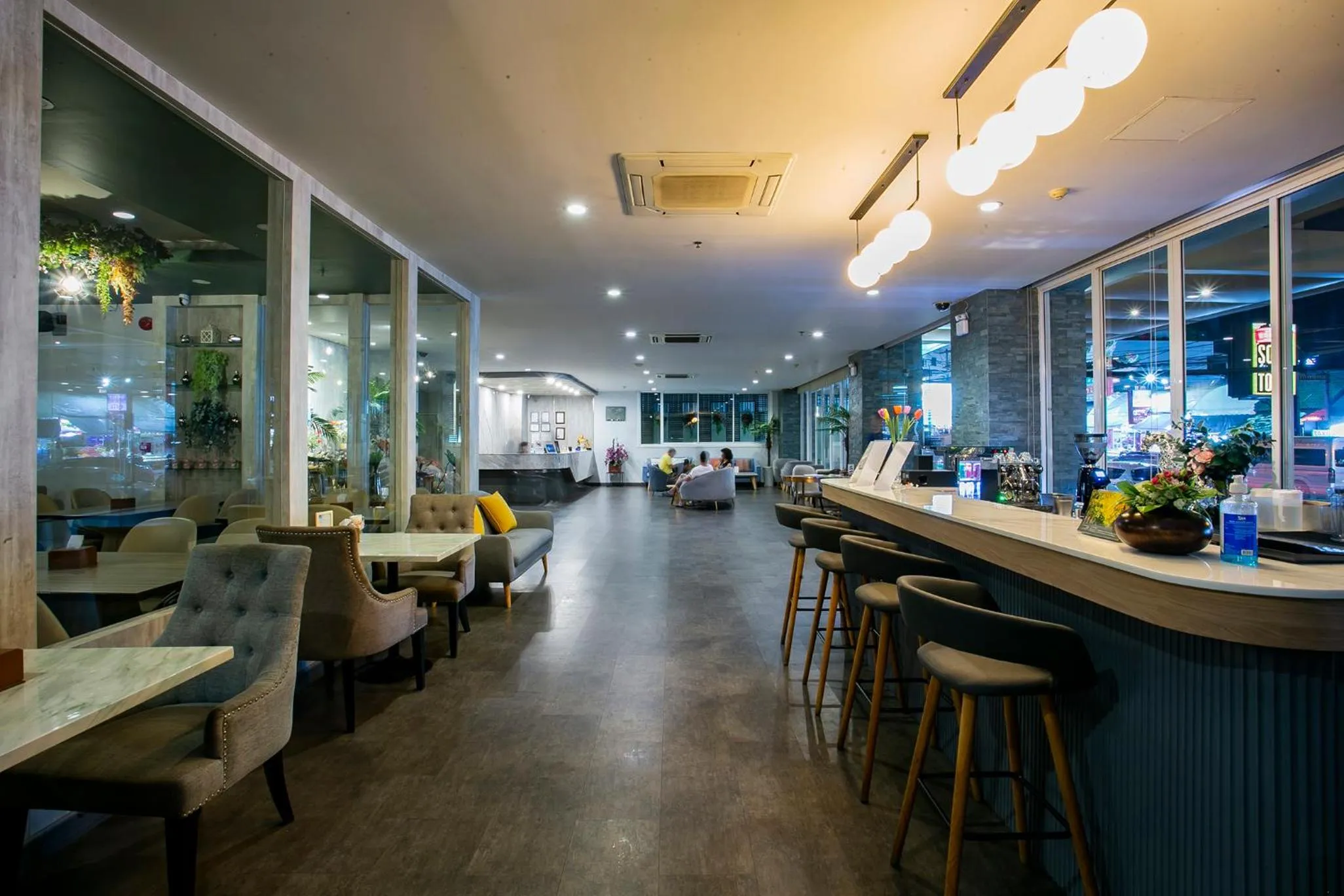 Lounge or bar in Empress Pattaya Hotel