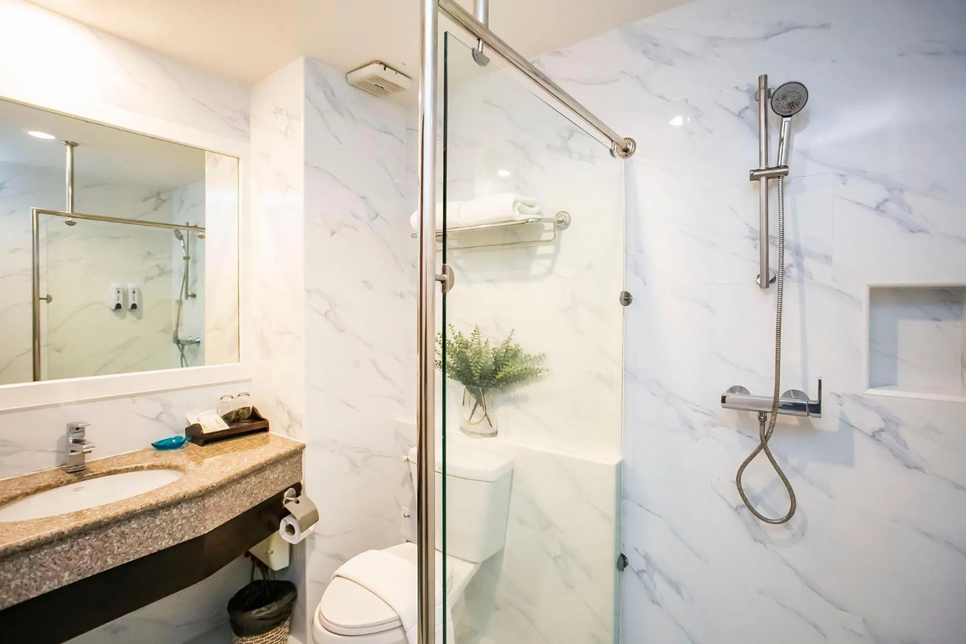 Shower in Empress Pattaya Hotel