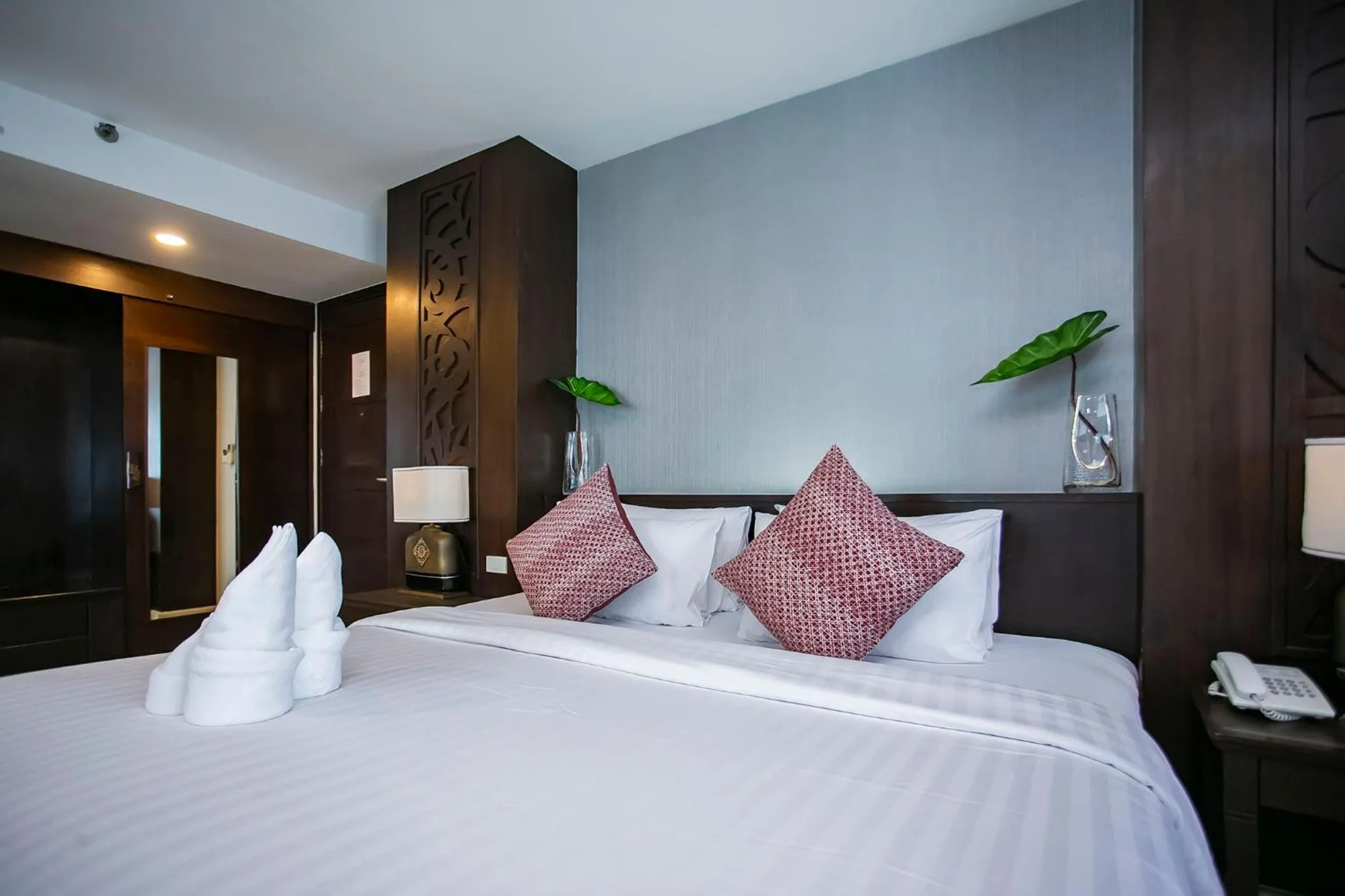 Bedroom, Bed in Empress Pattaya Hotel