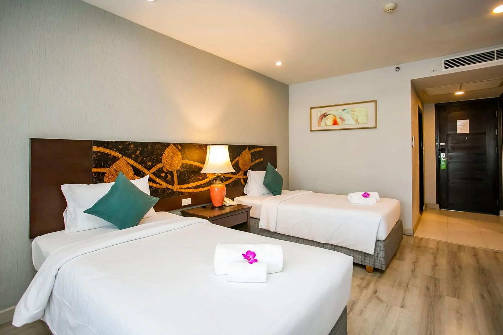 Bedroom, Bed in Empress Pattaya Hotel