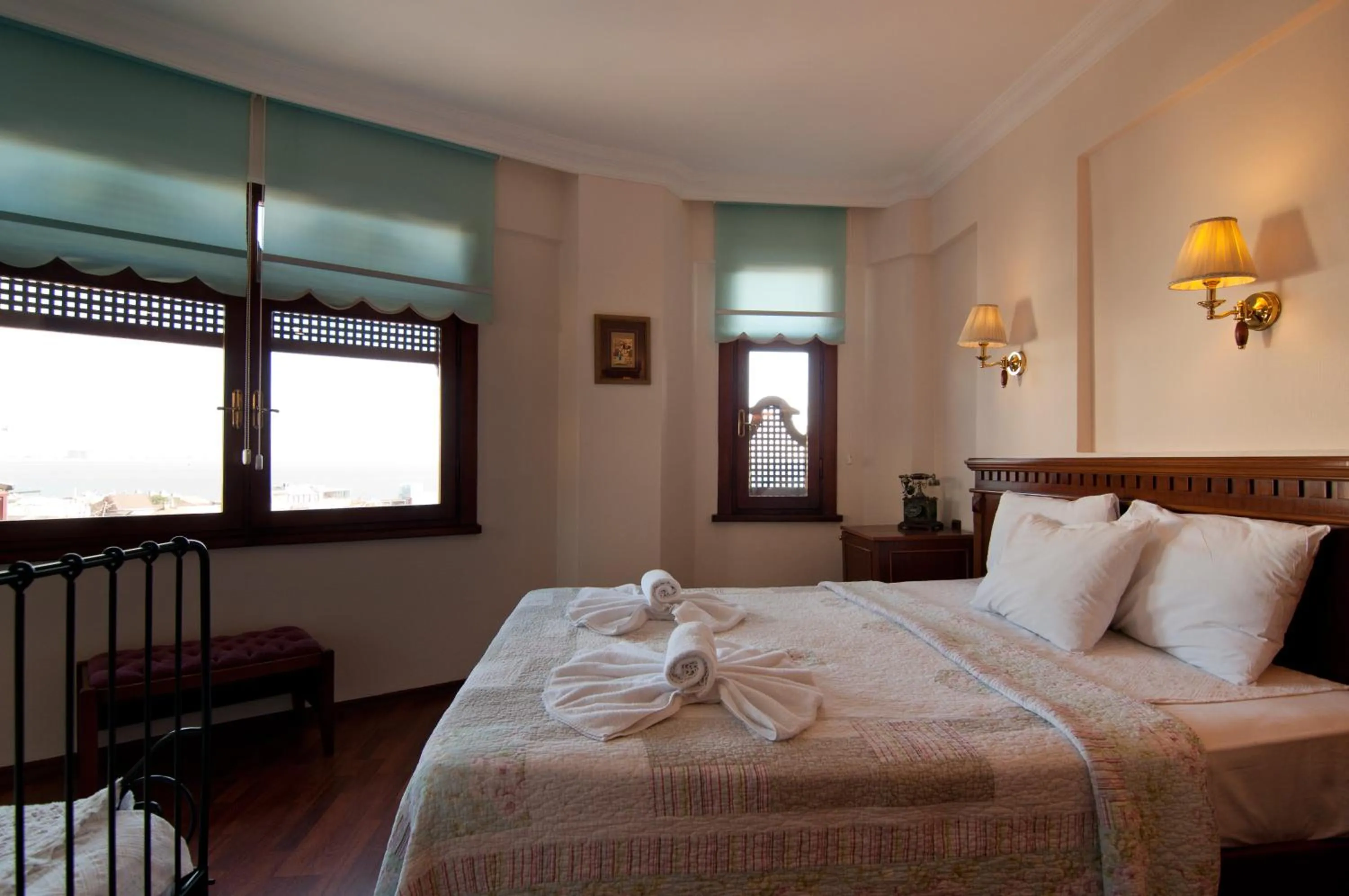 Photo of the whole room, Bed in Emine Sultan Hotel