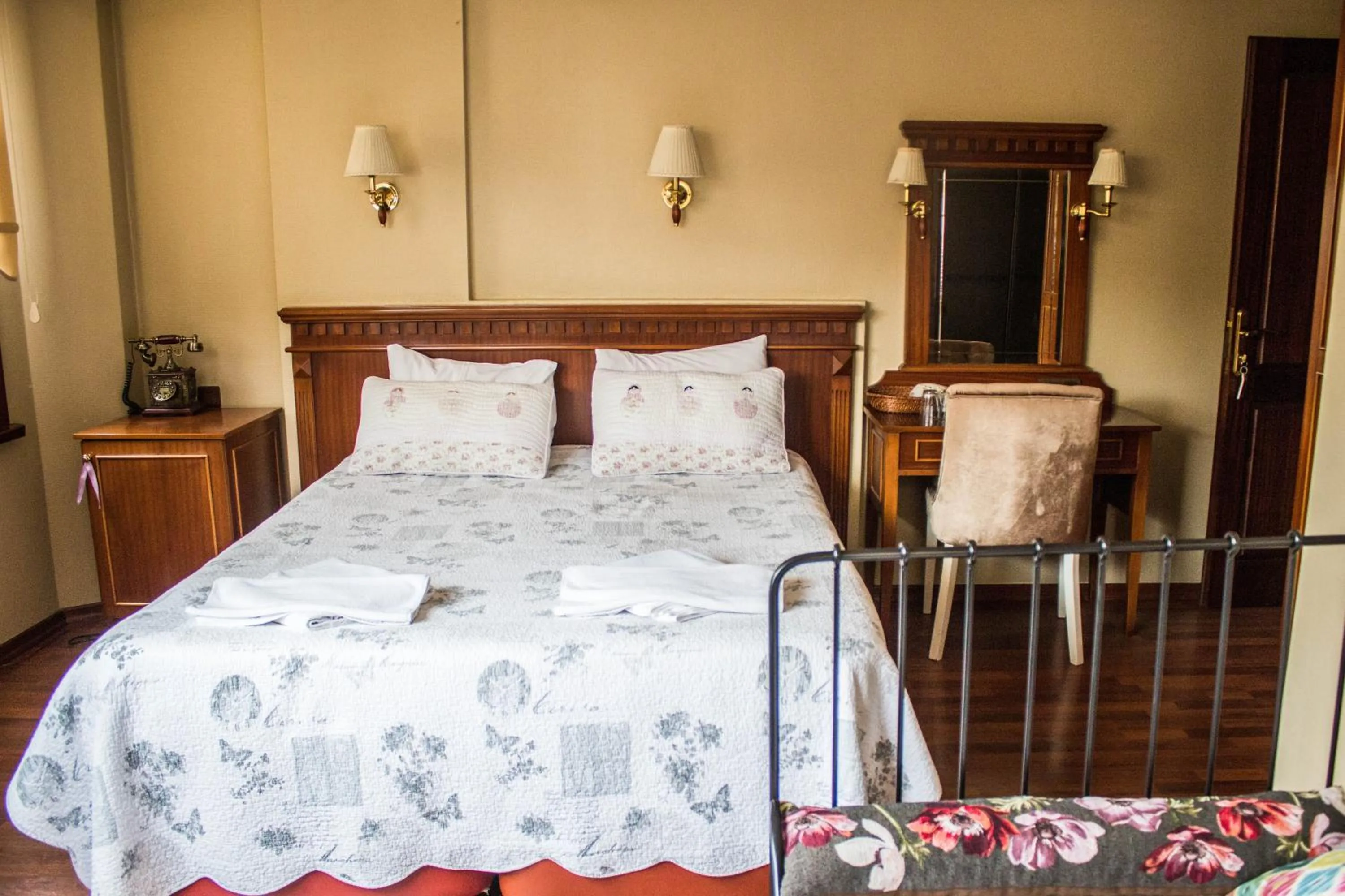 Photo of the whole room, Bed in Emine Sultan Hotel