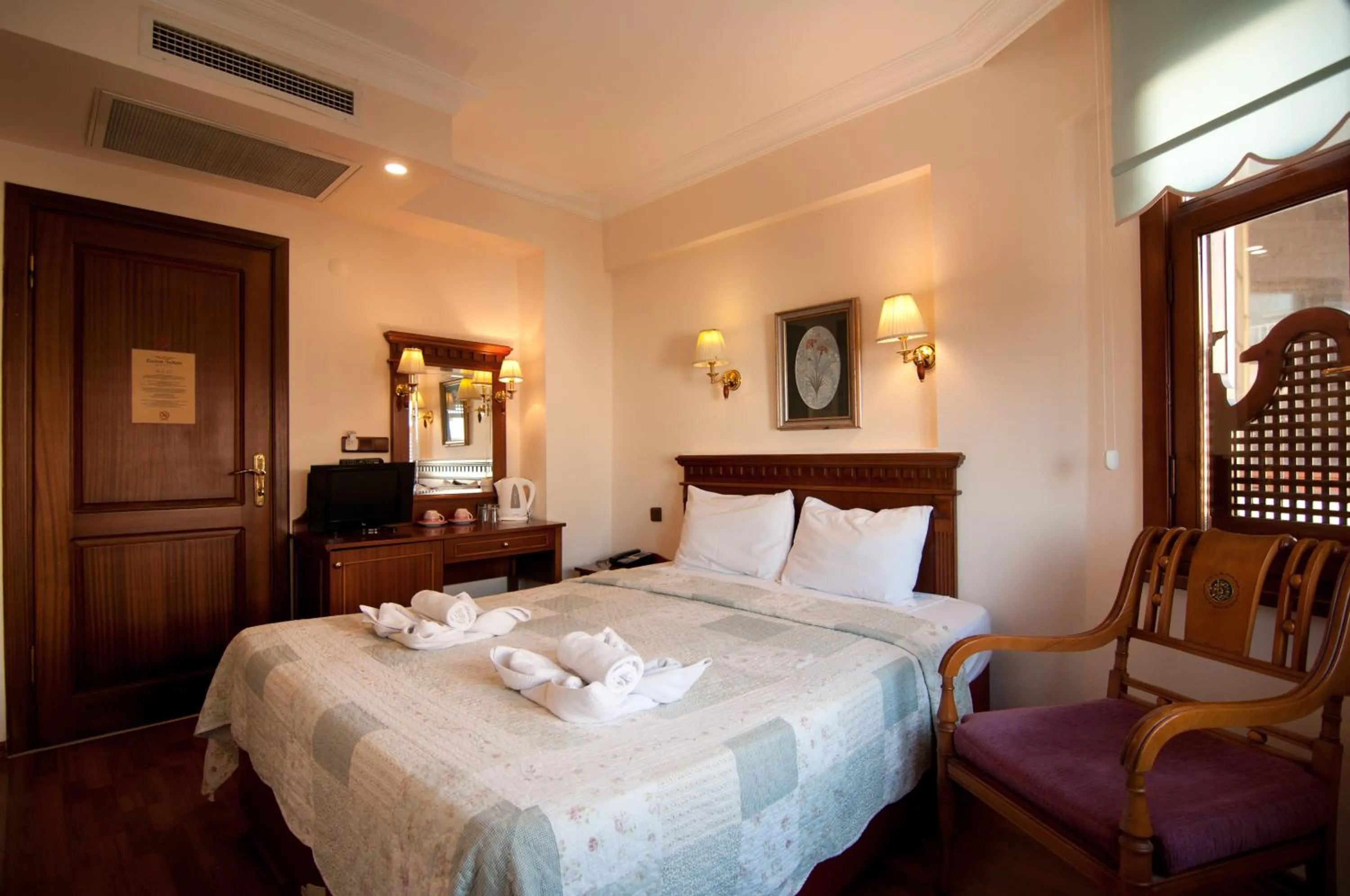 Photo of the whole room, Bed in Emine Sultan Hotel