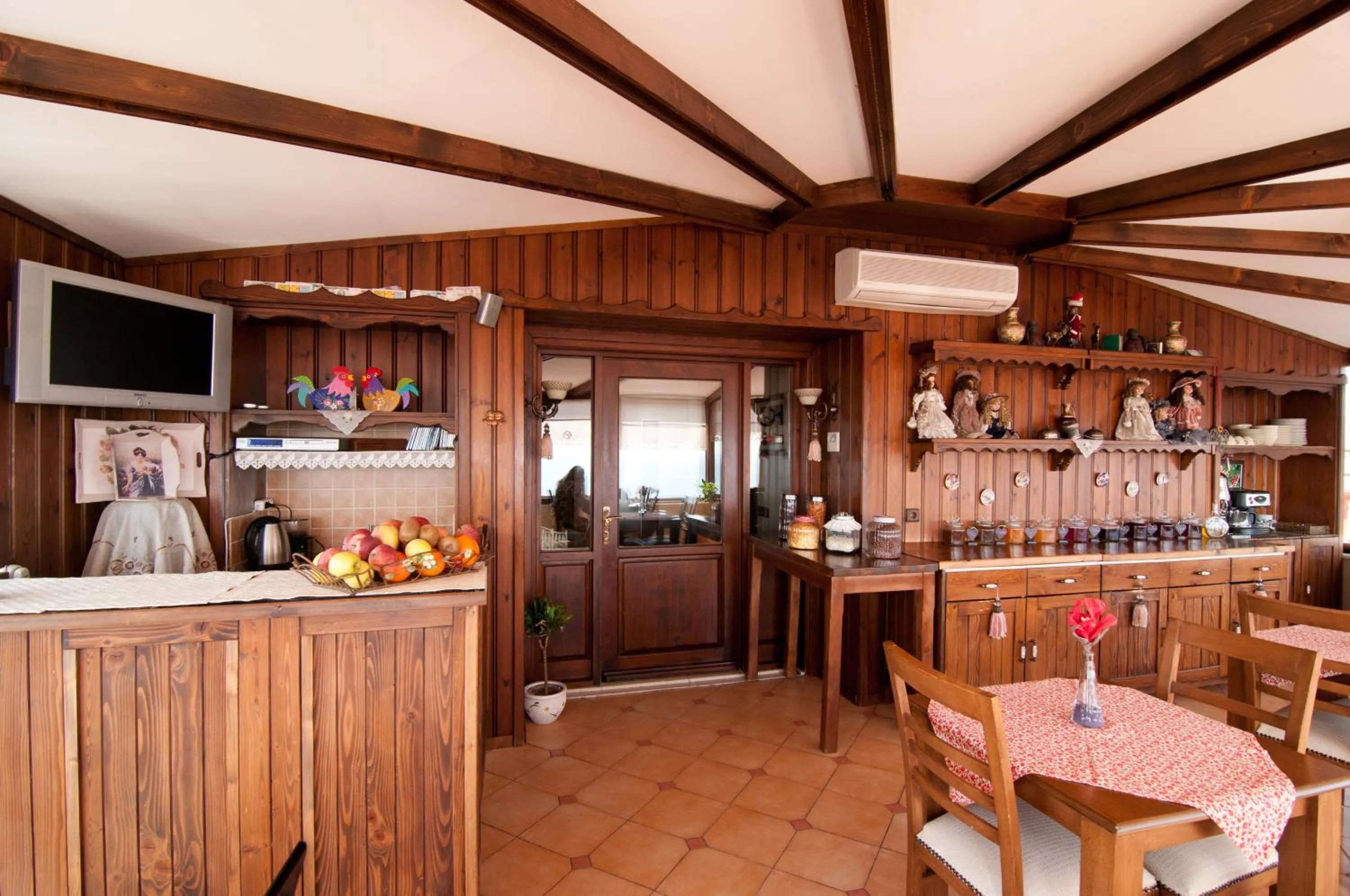 Restaurant/places to eat in Emine Sultan Hotel