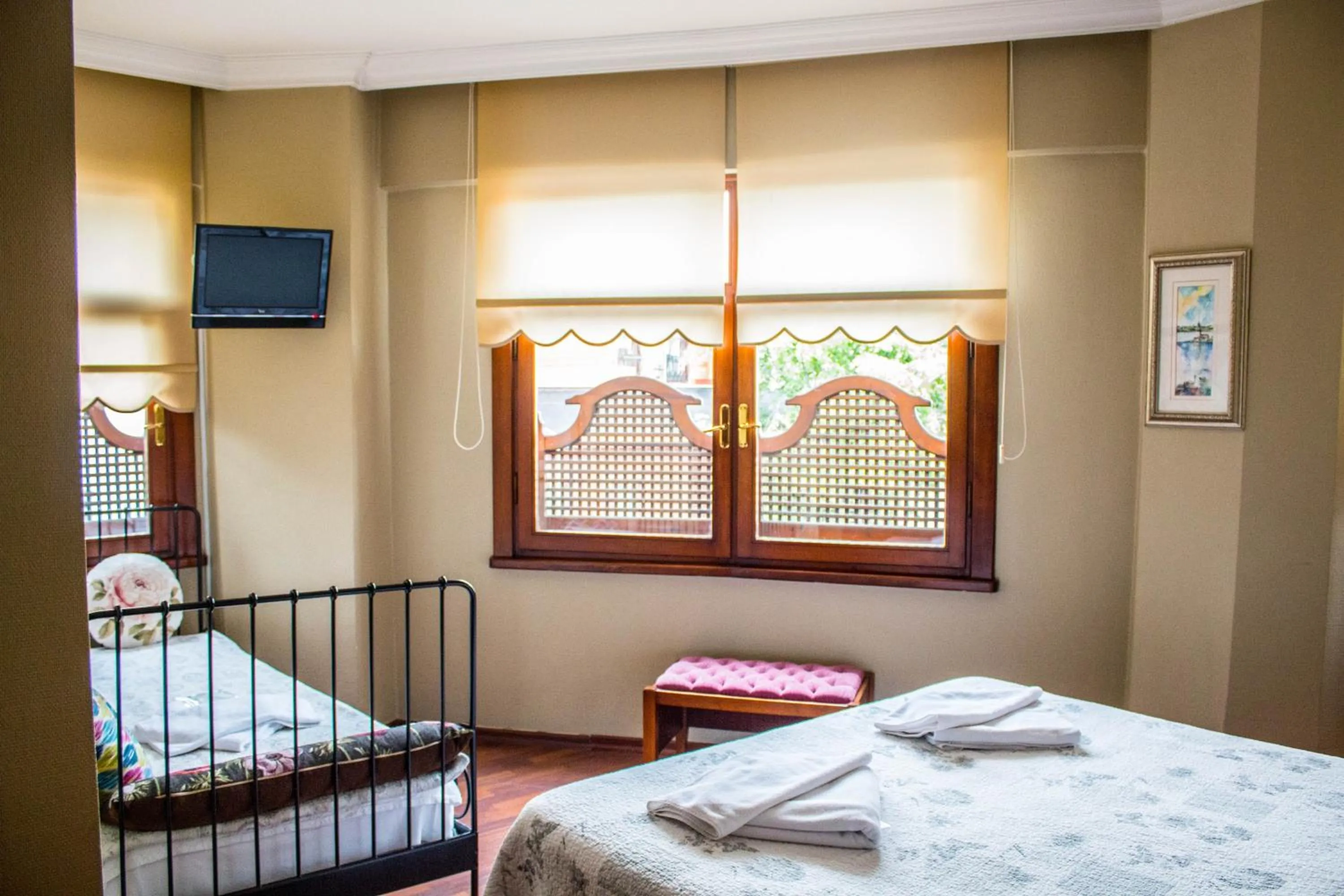 Bed in Emine Sultan Hotel