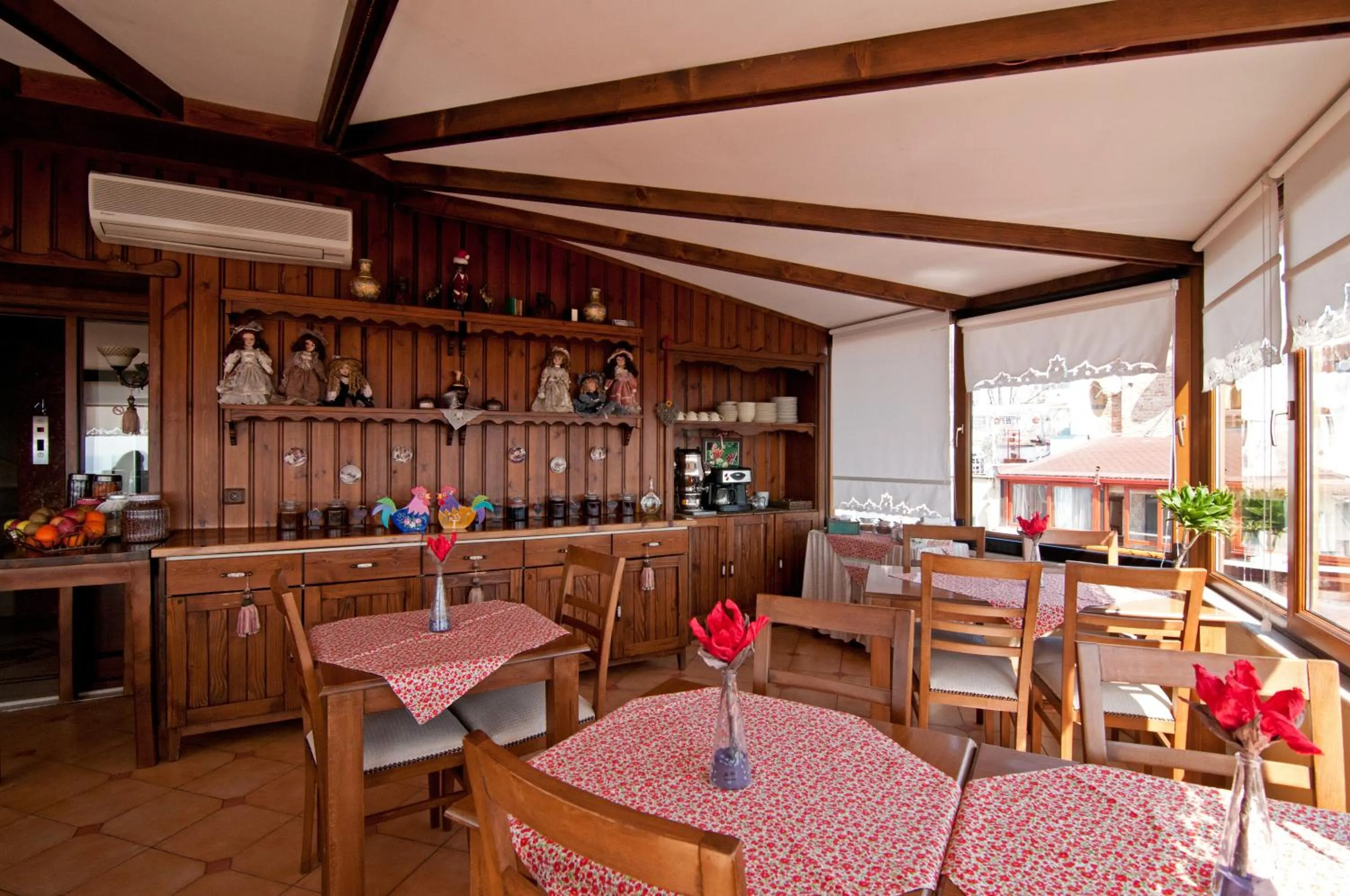 Restaurant/places to eat in Emine Sultan Hotel