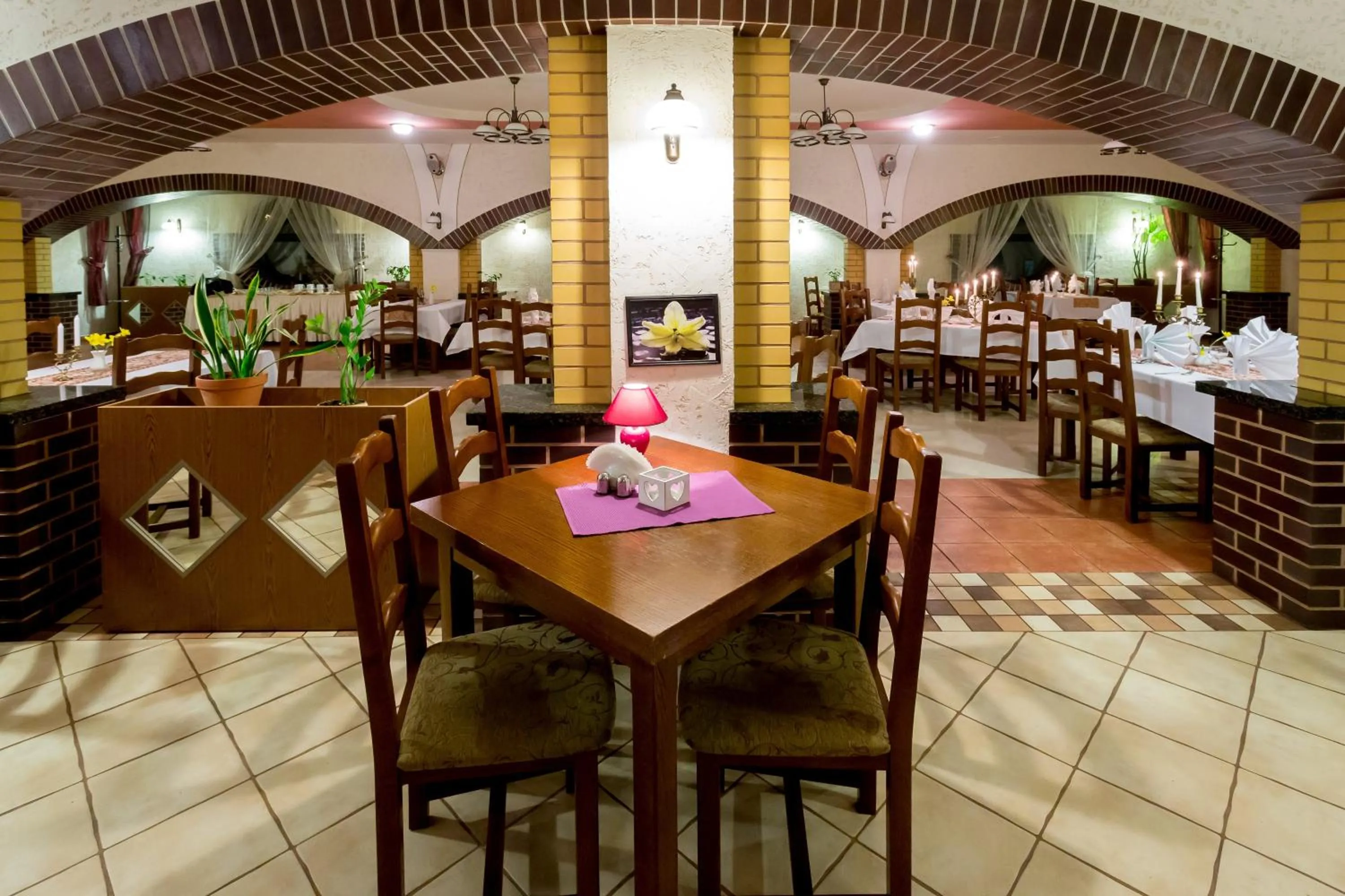 Restaurant/places to eat in Kompleks Hotelowy Logos