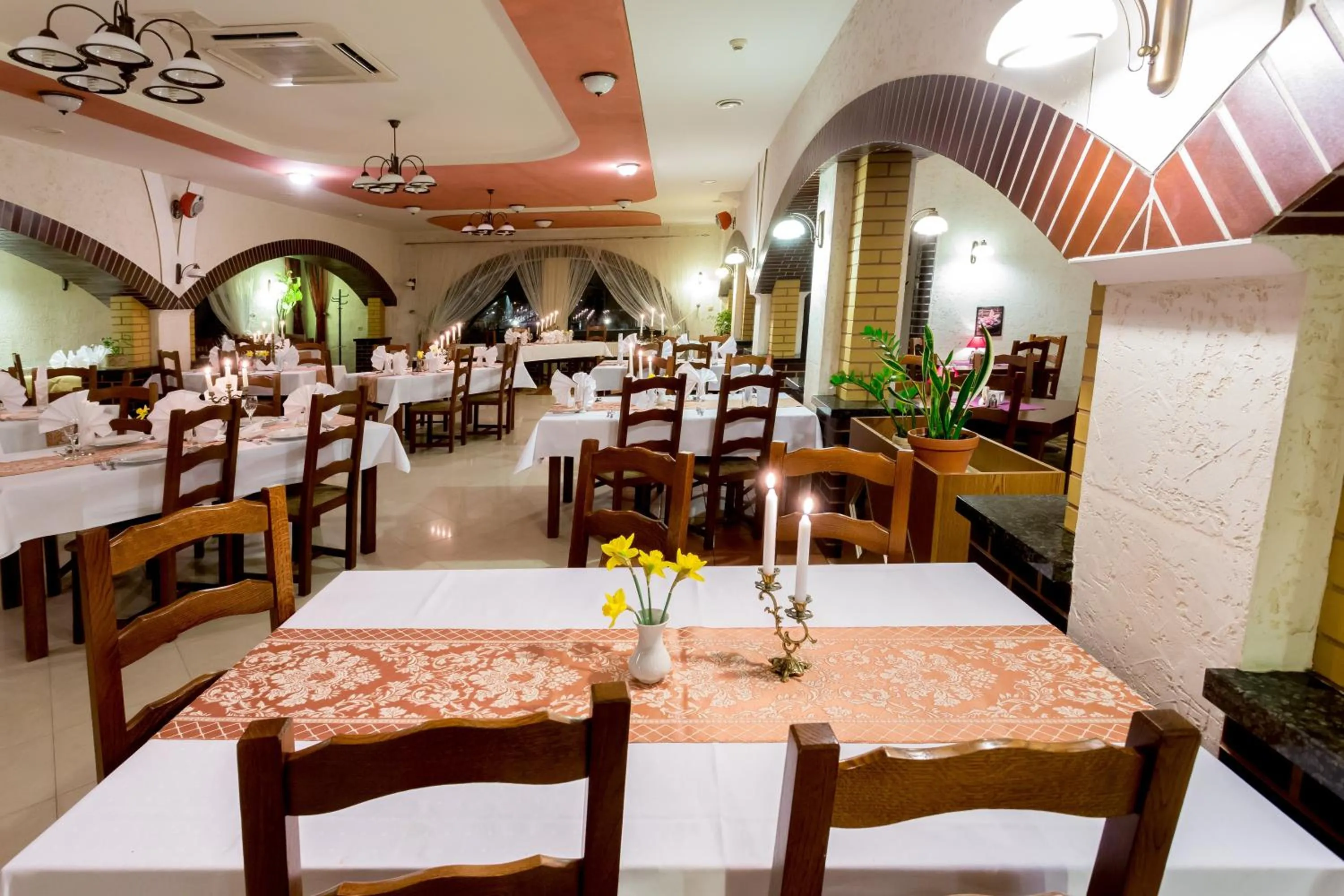 Restaurant/places to eat in Kompleks Hotelowy Logos