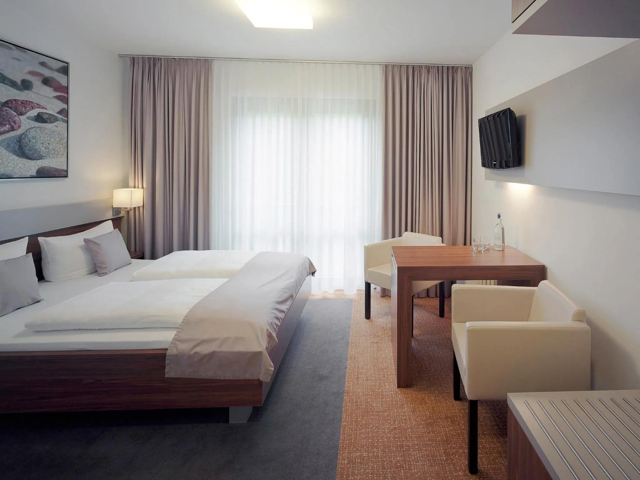 Photo of the whole room, Bed in Akademiehotel Dresden