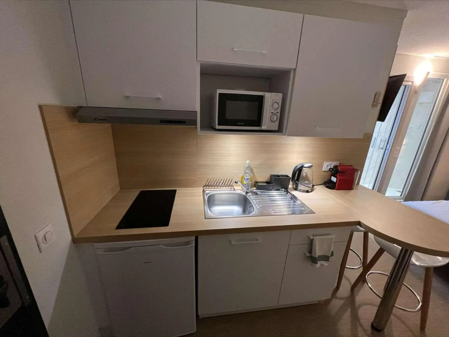 Kitchen or kitchenette in Kyriad DIRECT Saint Brieuc - Parc des Expositions