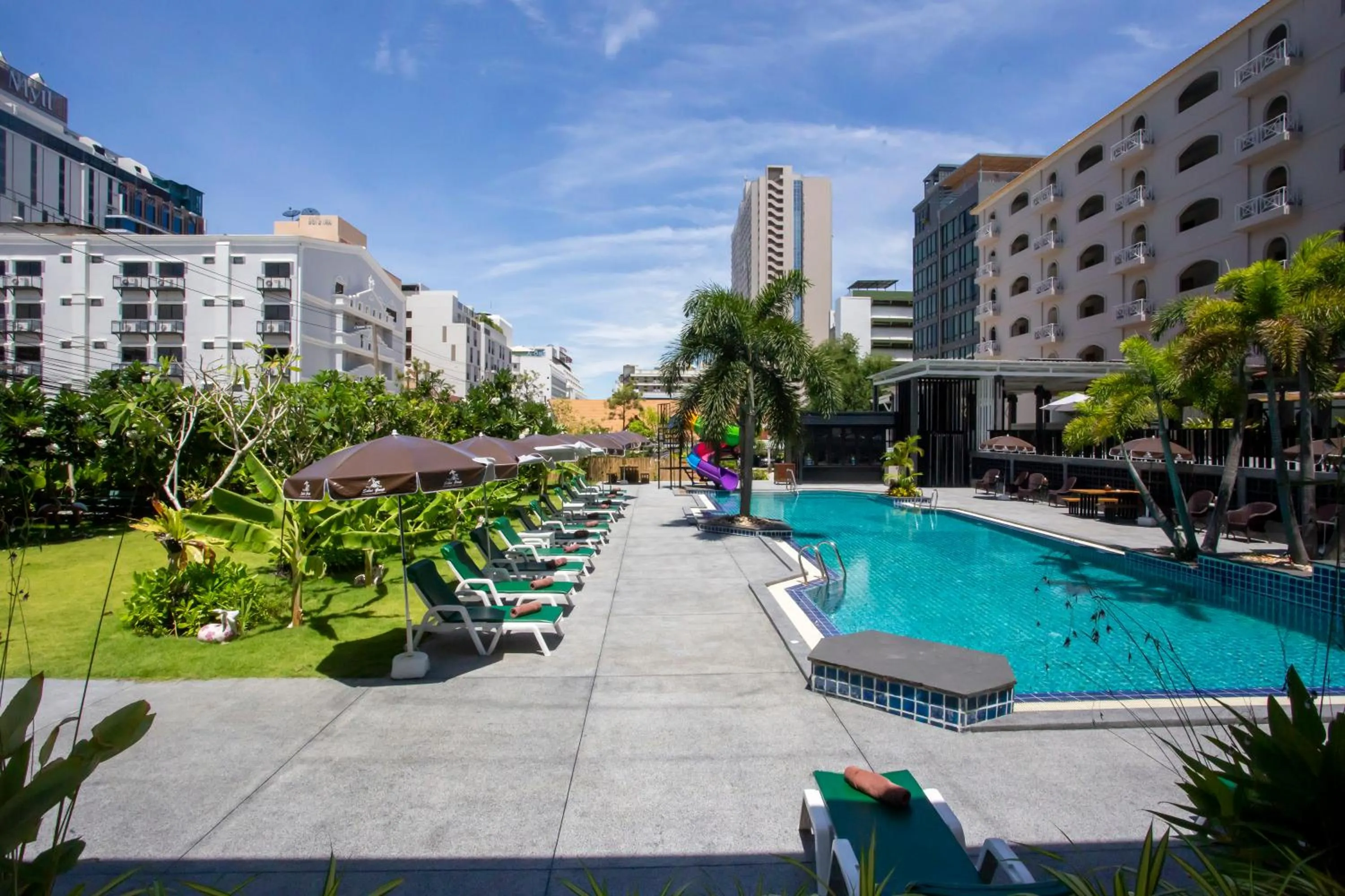 Swimming pool in Sabai Sabana