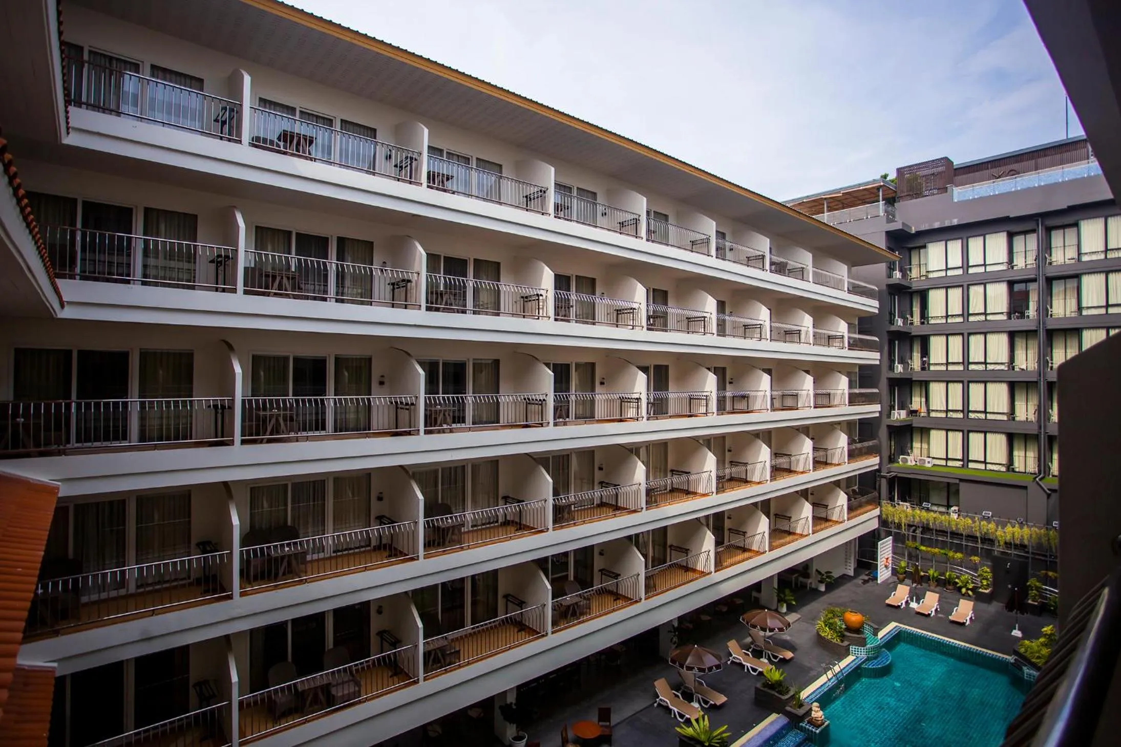 Property building in Sabai Sabana