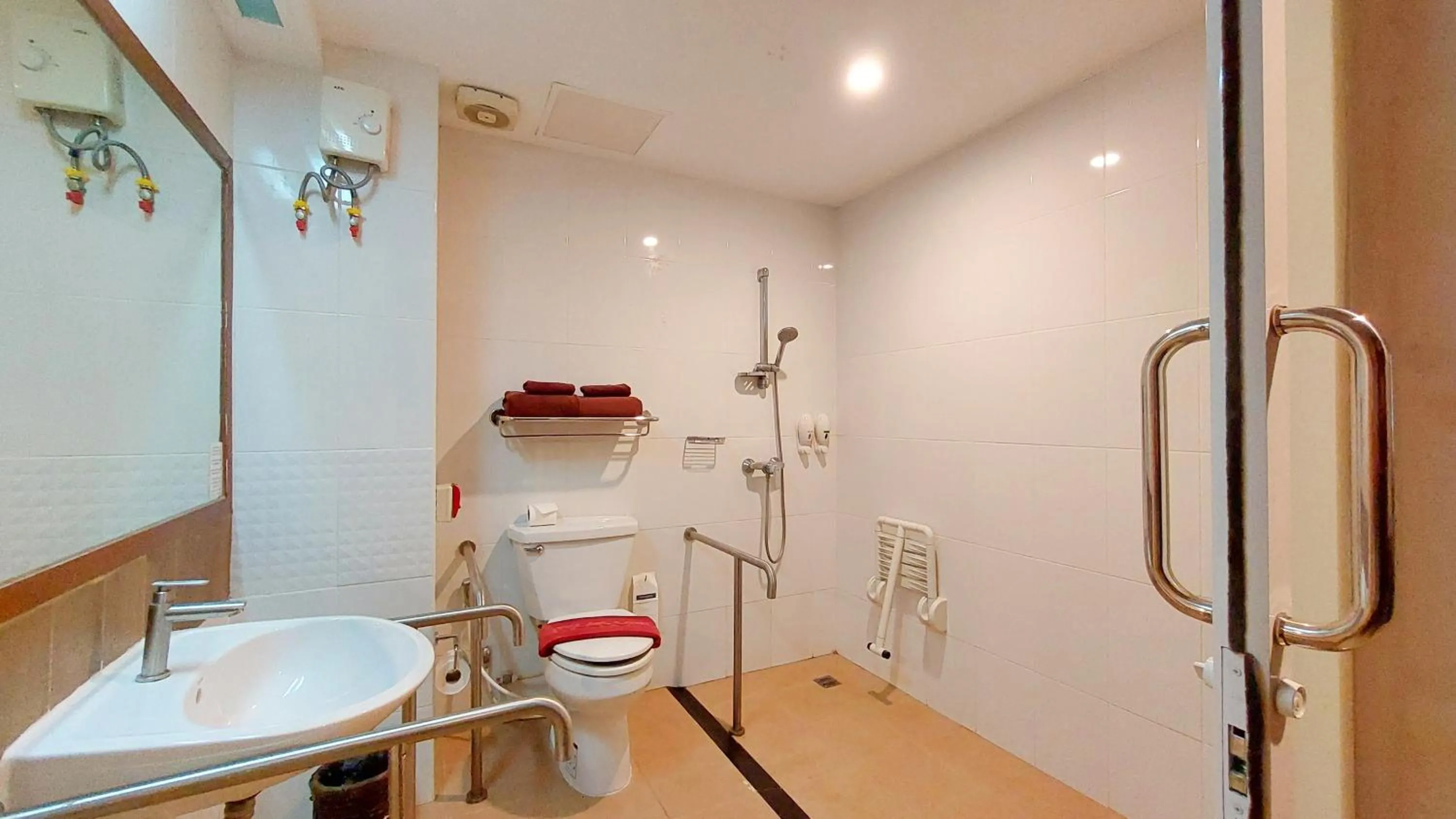 Shower in Sabai Sabana