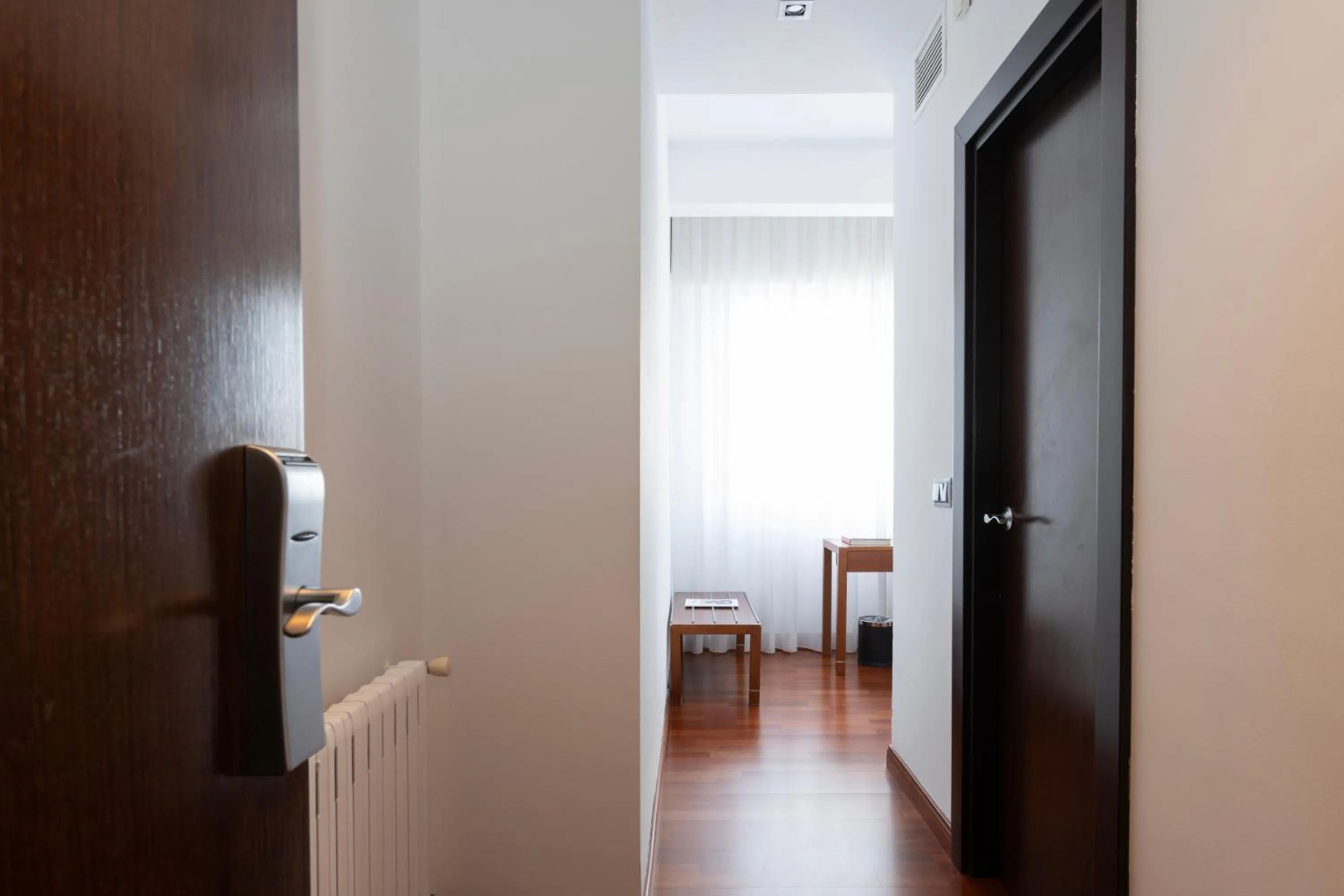 Photo of the whole room, Bed in Hotel Maroa Vigo