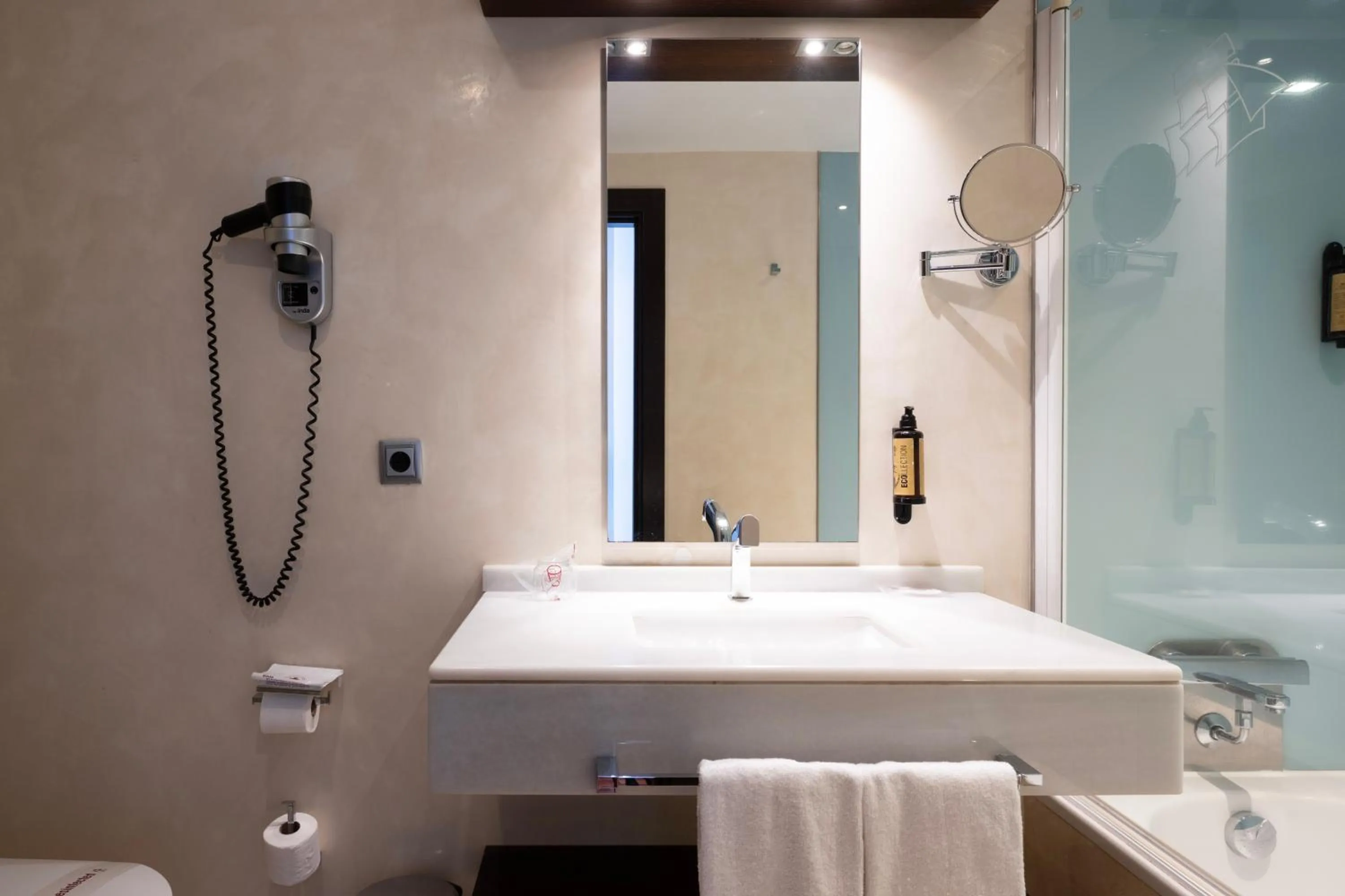 Bathroom in Hotel Maroa Vigo