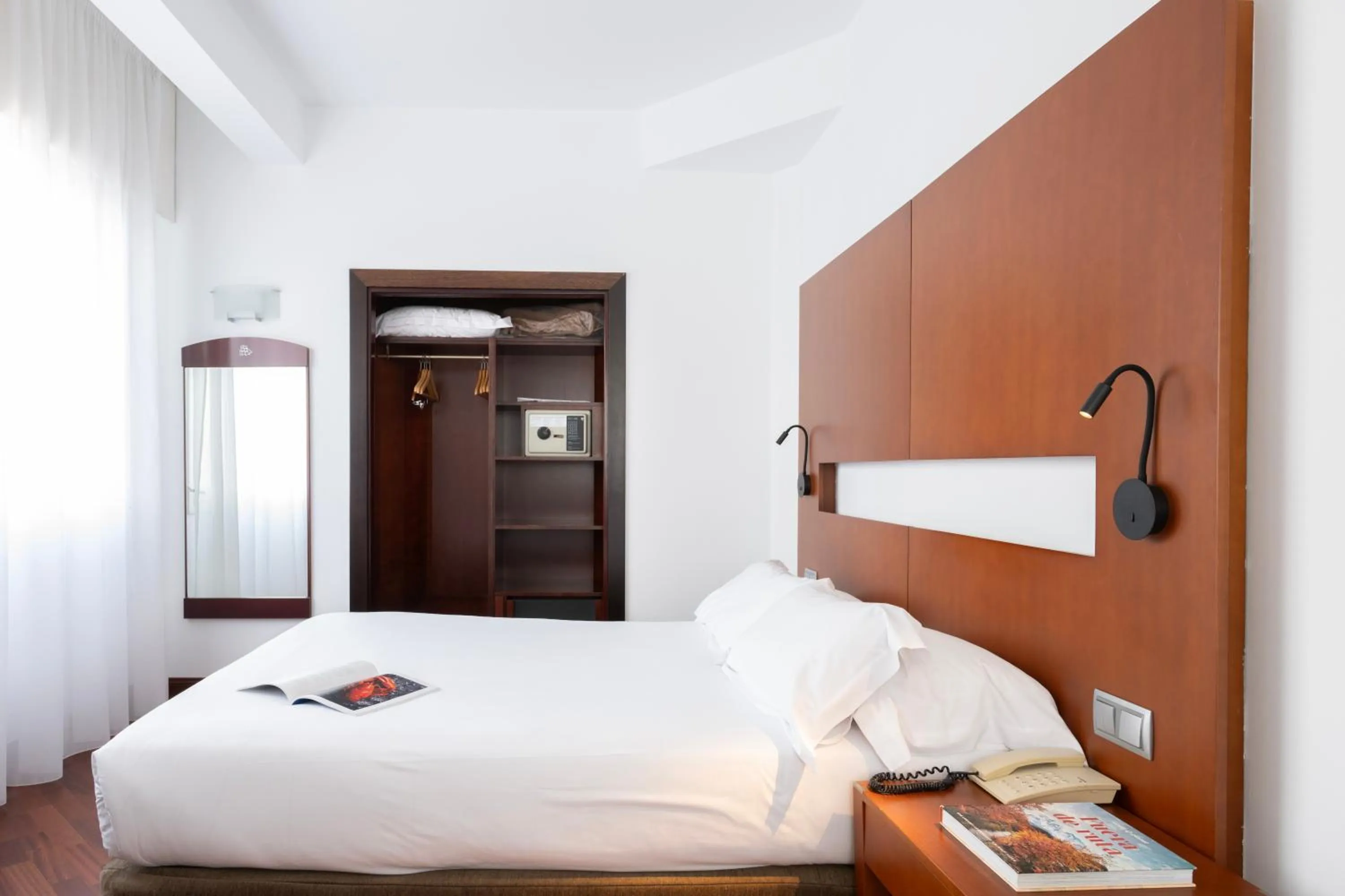 Bed in Hotel Maroa Vigo