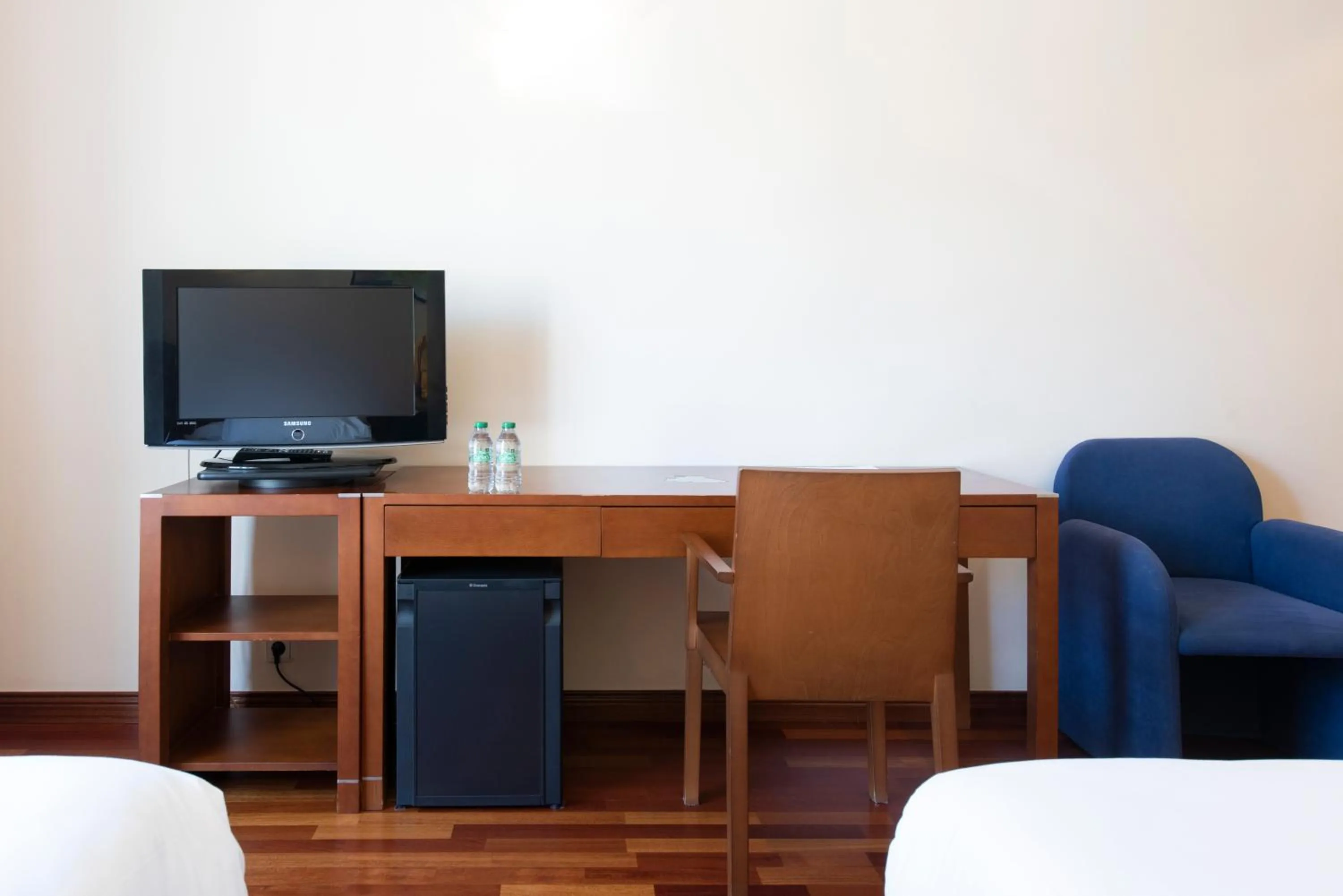 Communal lounge/ TV room in Hotel Maroa Vigo