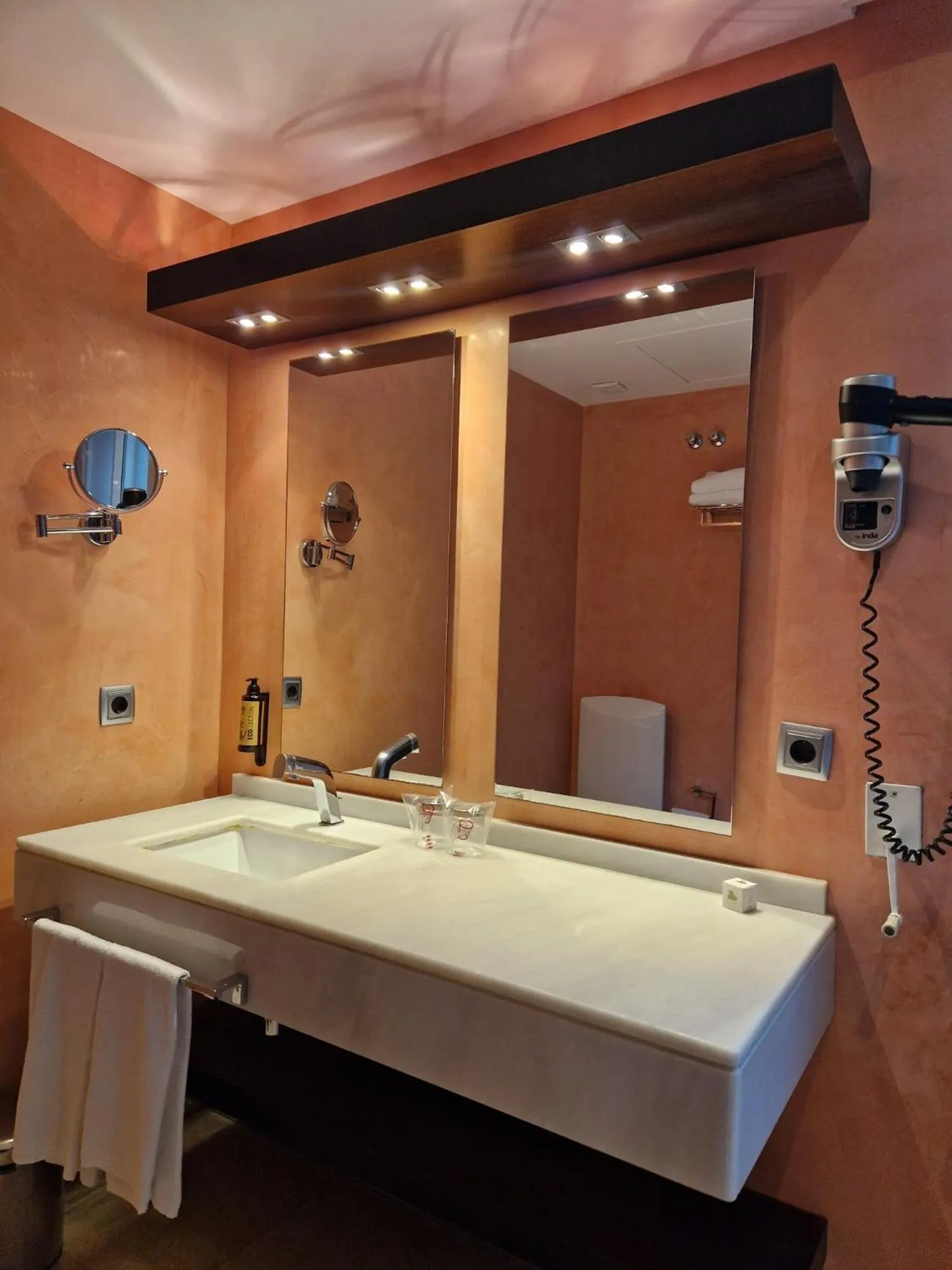 Bathroom in Hotel Maroa Vigo