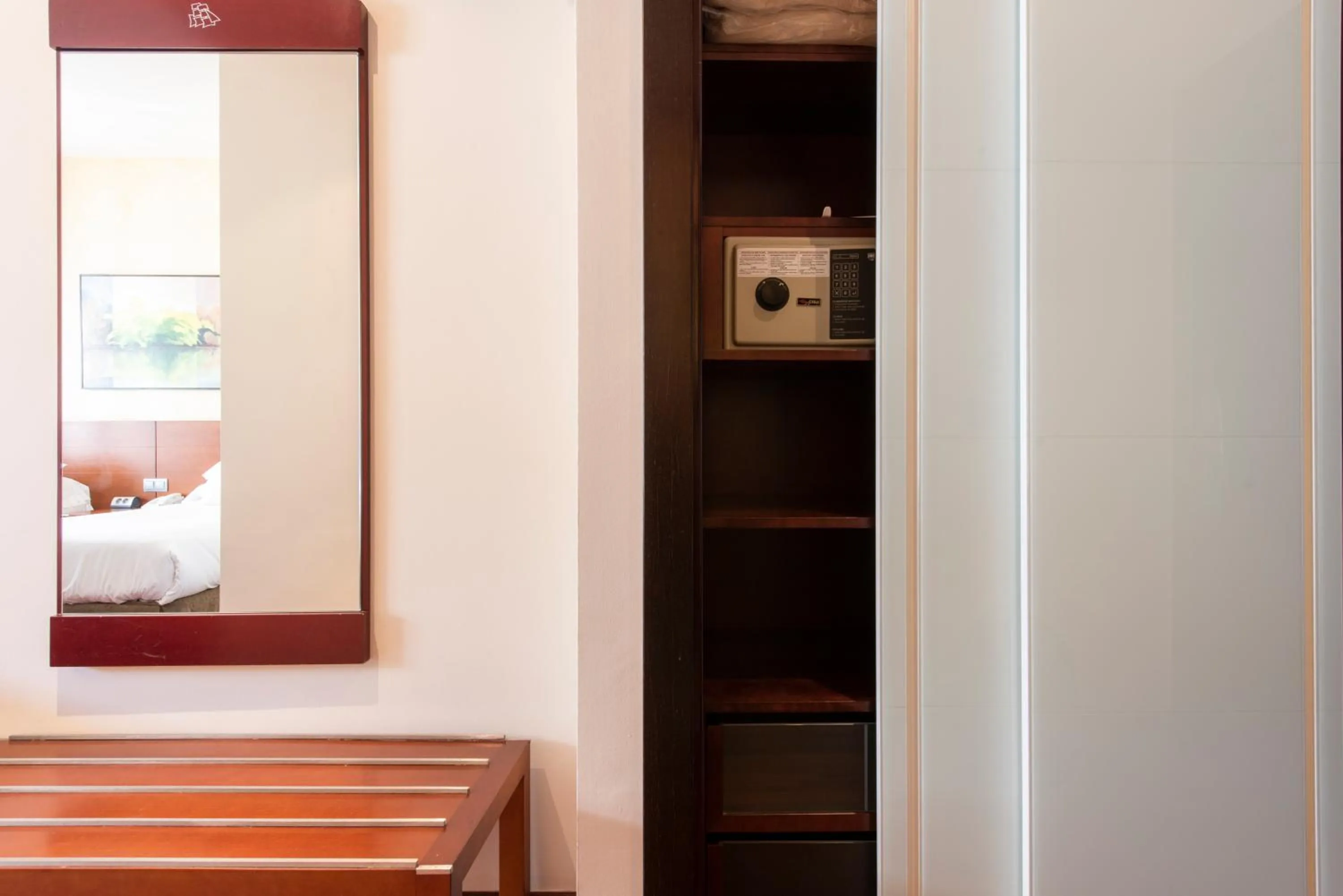 Photo of the whole room, Bed in Hotel Maroa Vigo