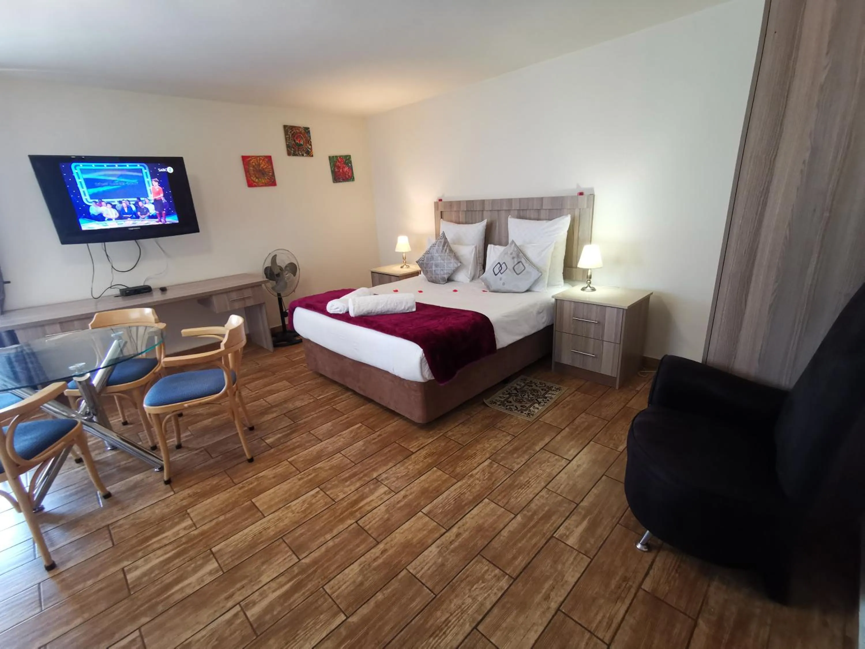 Bed in 50 Galena Affordable Luxury