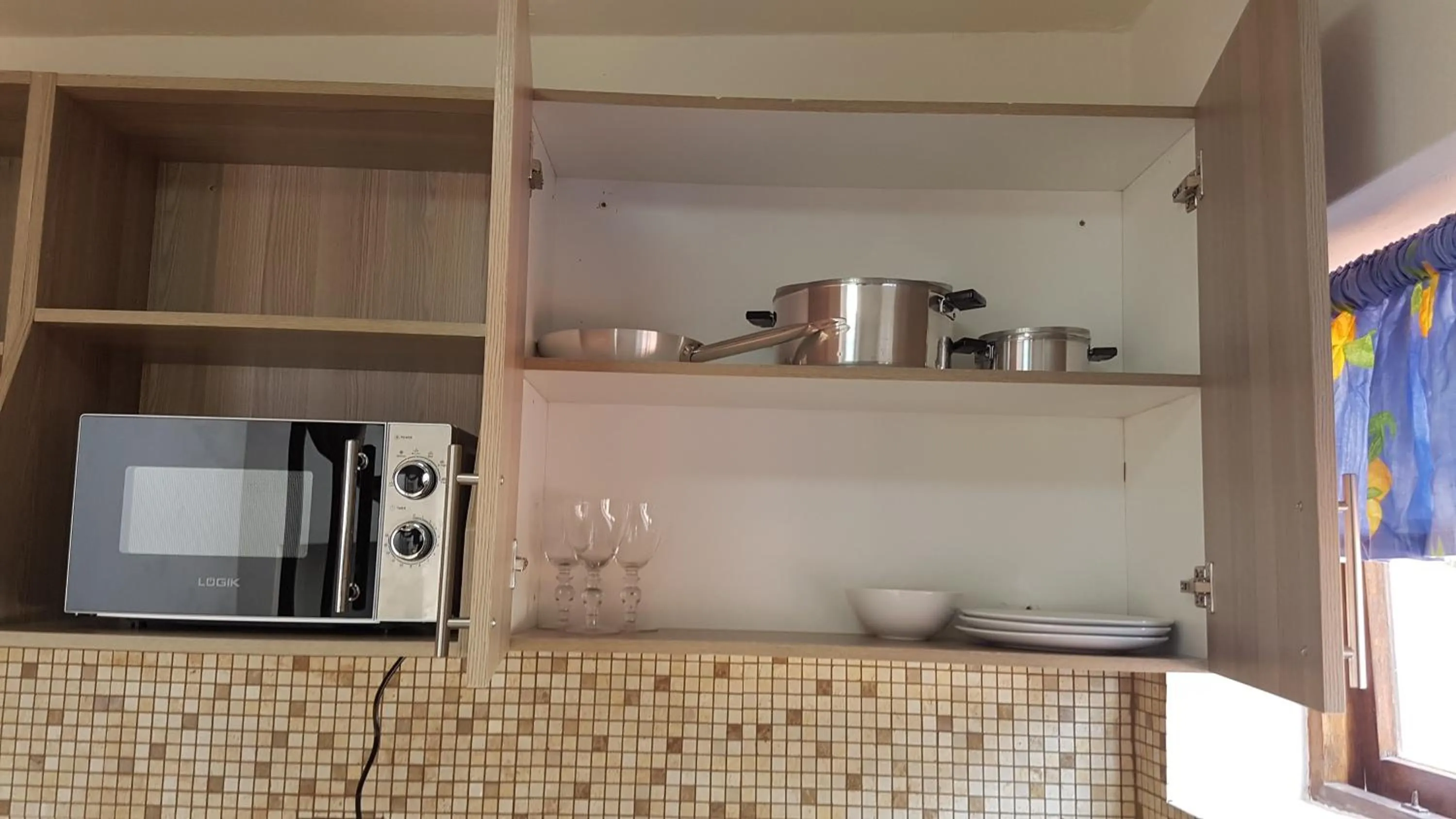 Kitchen or kitchenette in 50 Galena Affordable Luxury