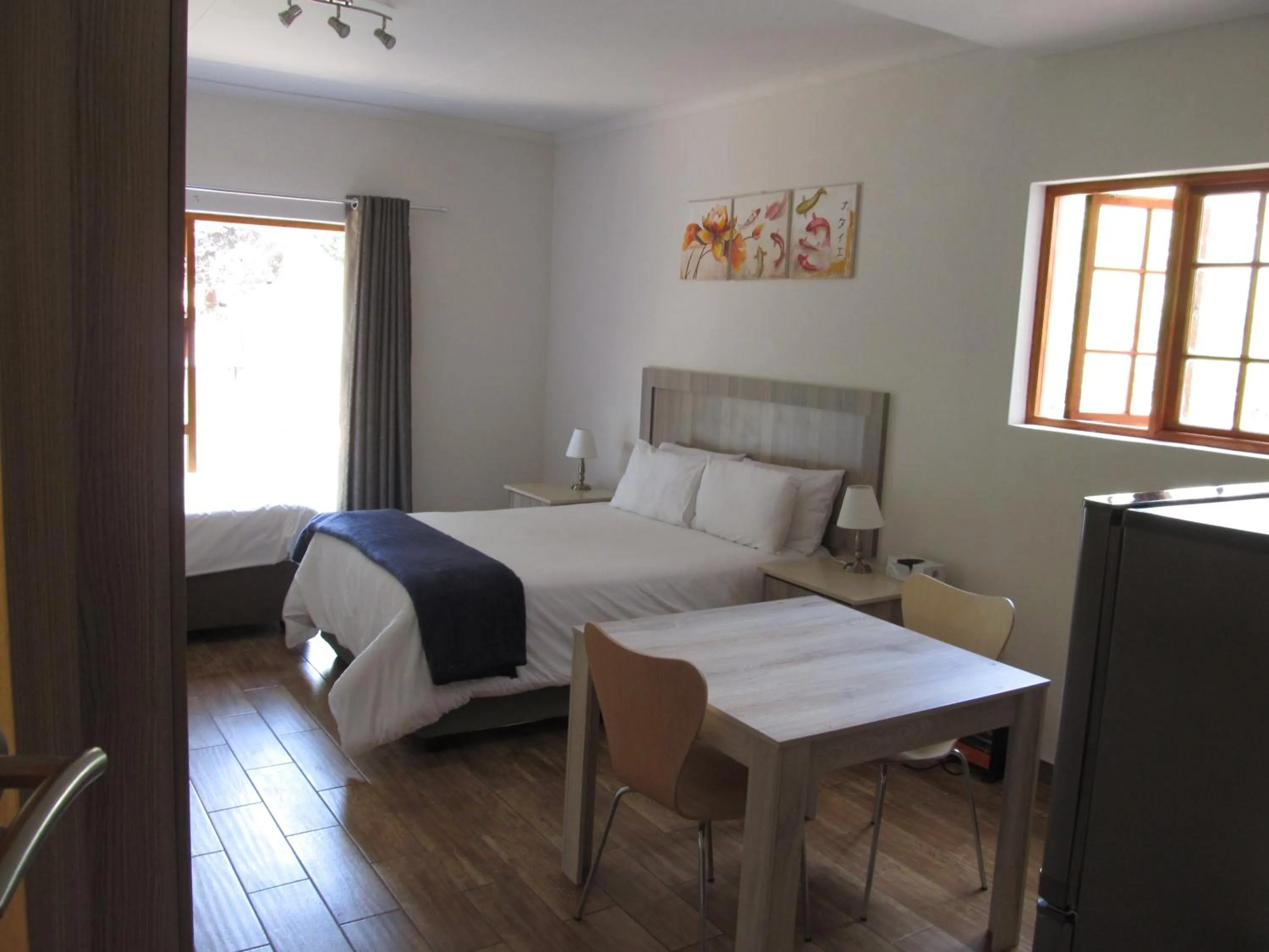 Photo of the whole room, Bed in 50 Galena Affordable Luxury