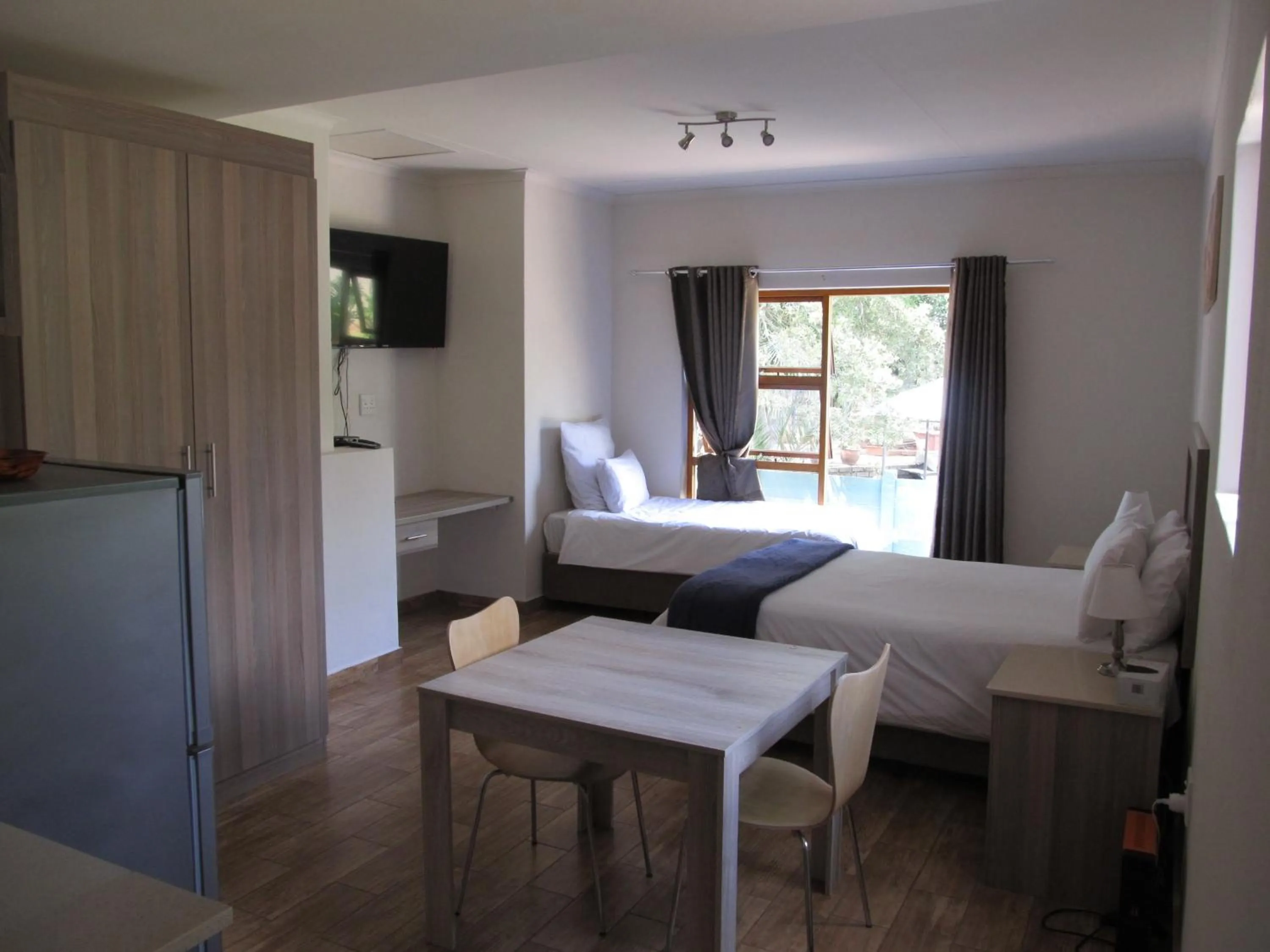 Photo of the whole room in 50 Galena Affordable Luxury