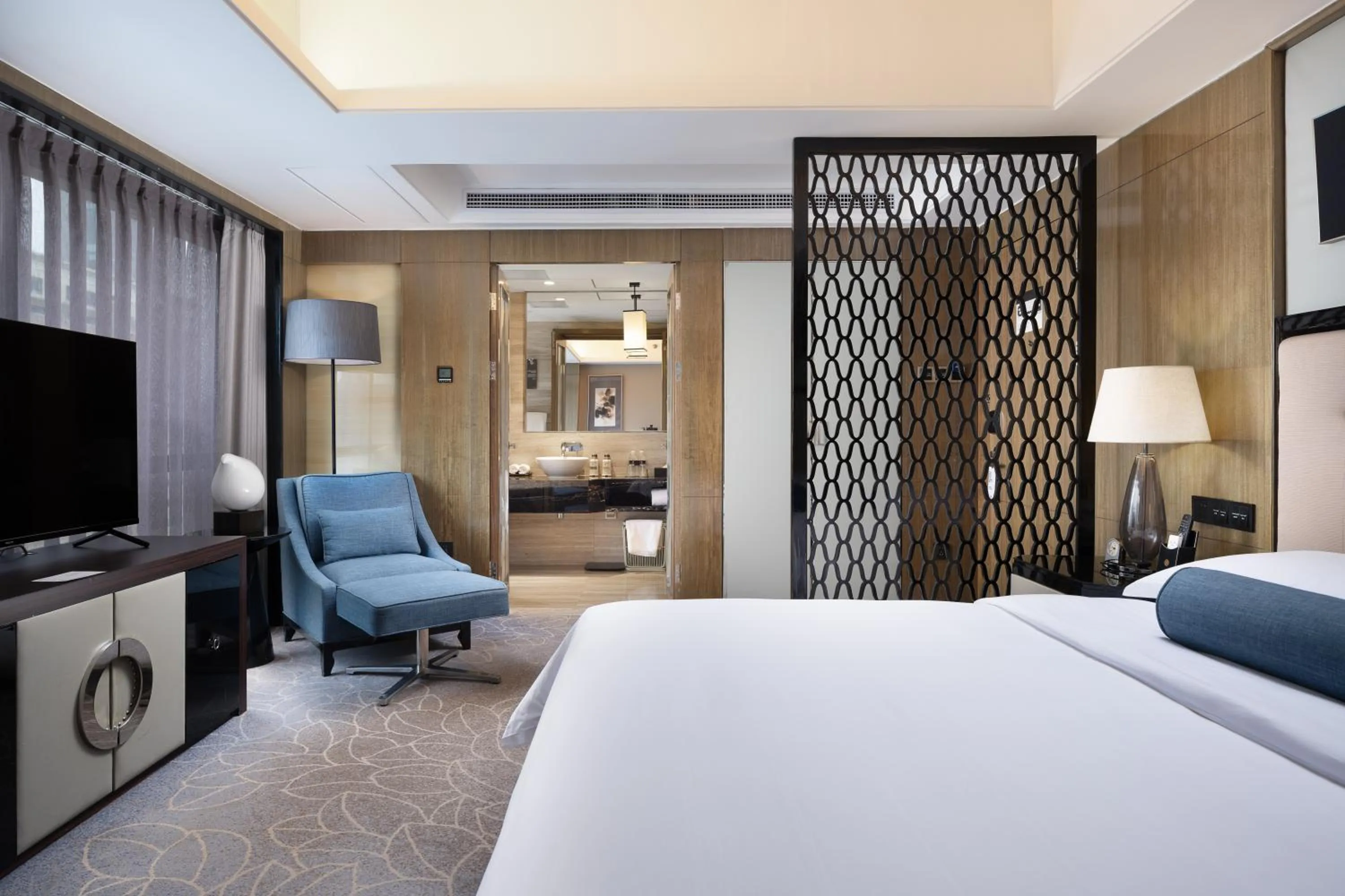 Bed in Pullman Shanghai Jing'an