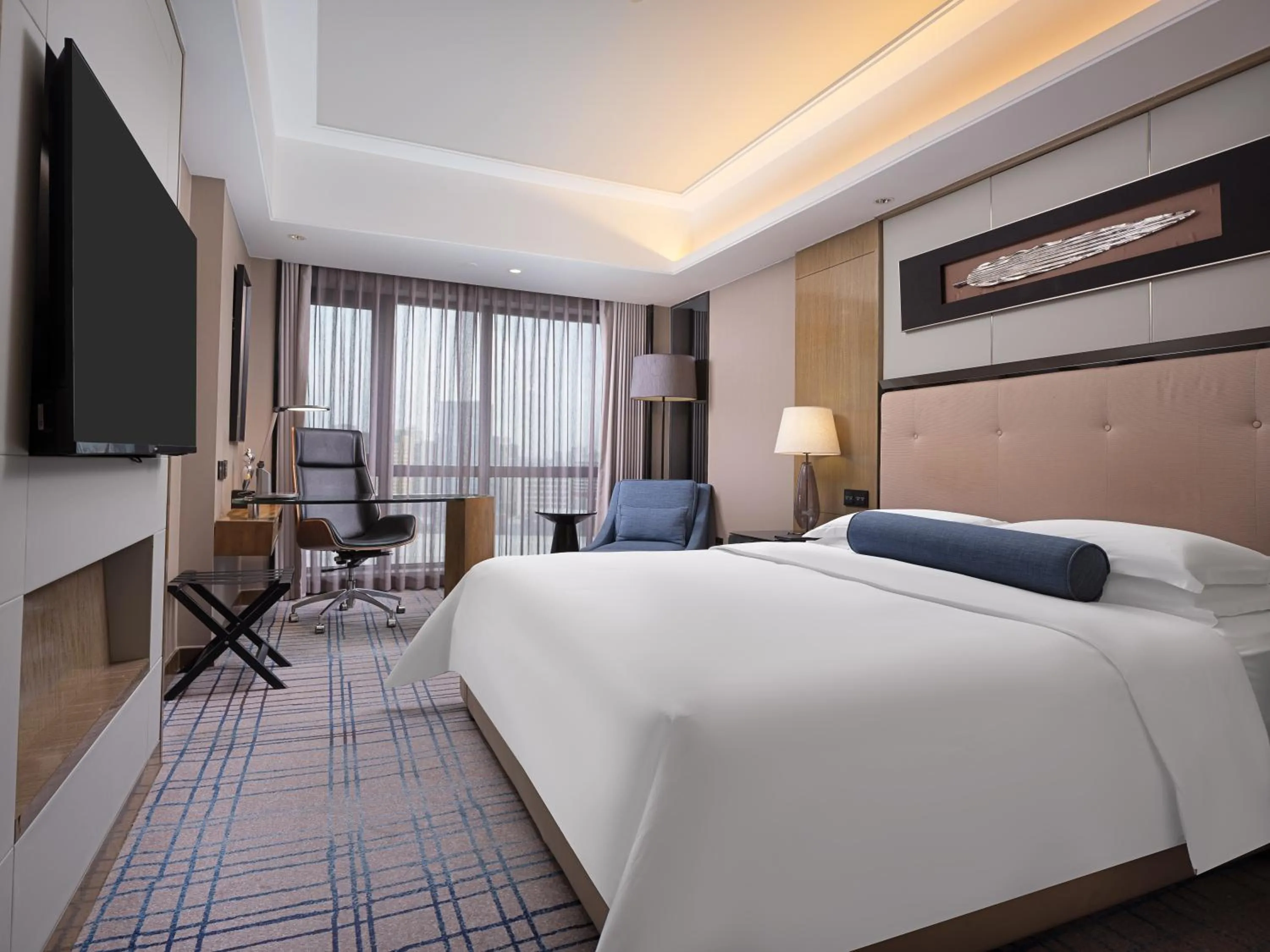 Bed in Pullman Shanghai Jing'an