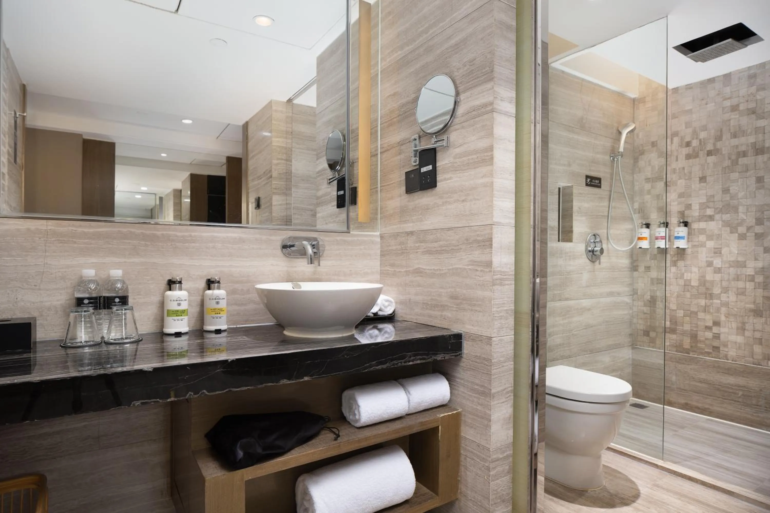 Shower in Pullman Shanghai Jing'an