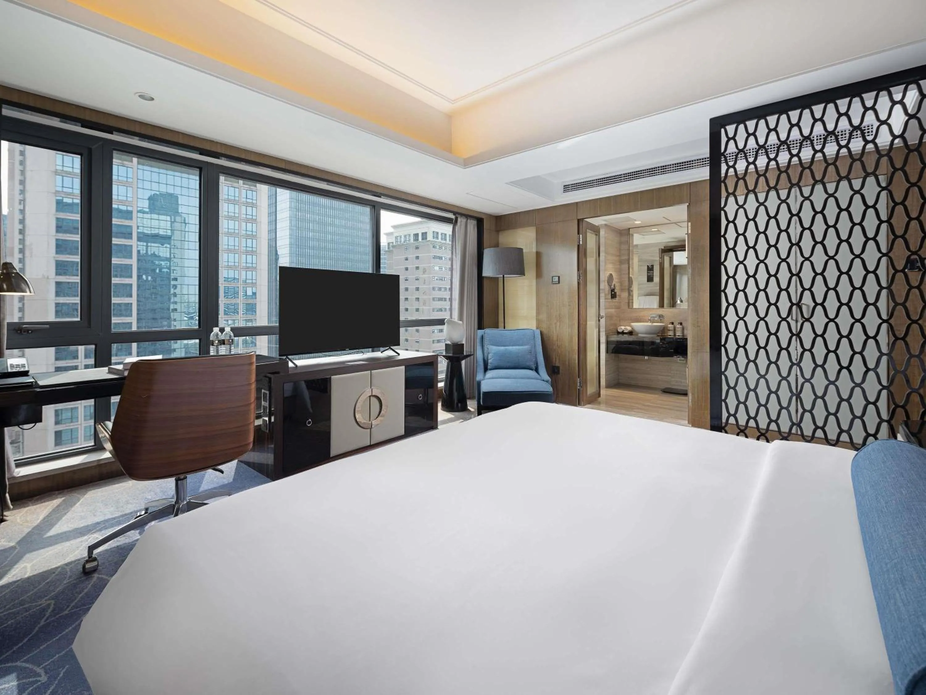 Bedroom, Bed in Pullman Shanghai Jing'an