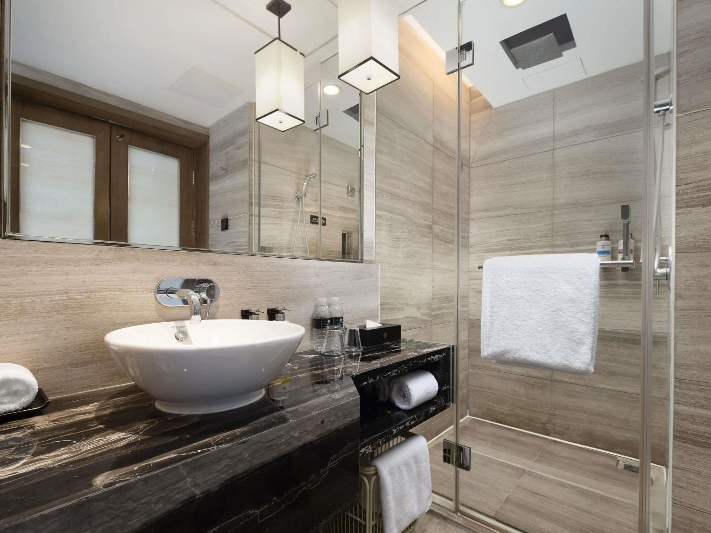 Bedroom in Pullman Shanghai Jing'an