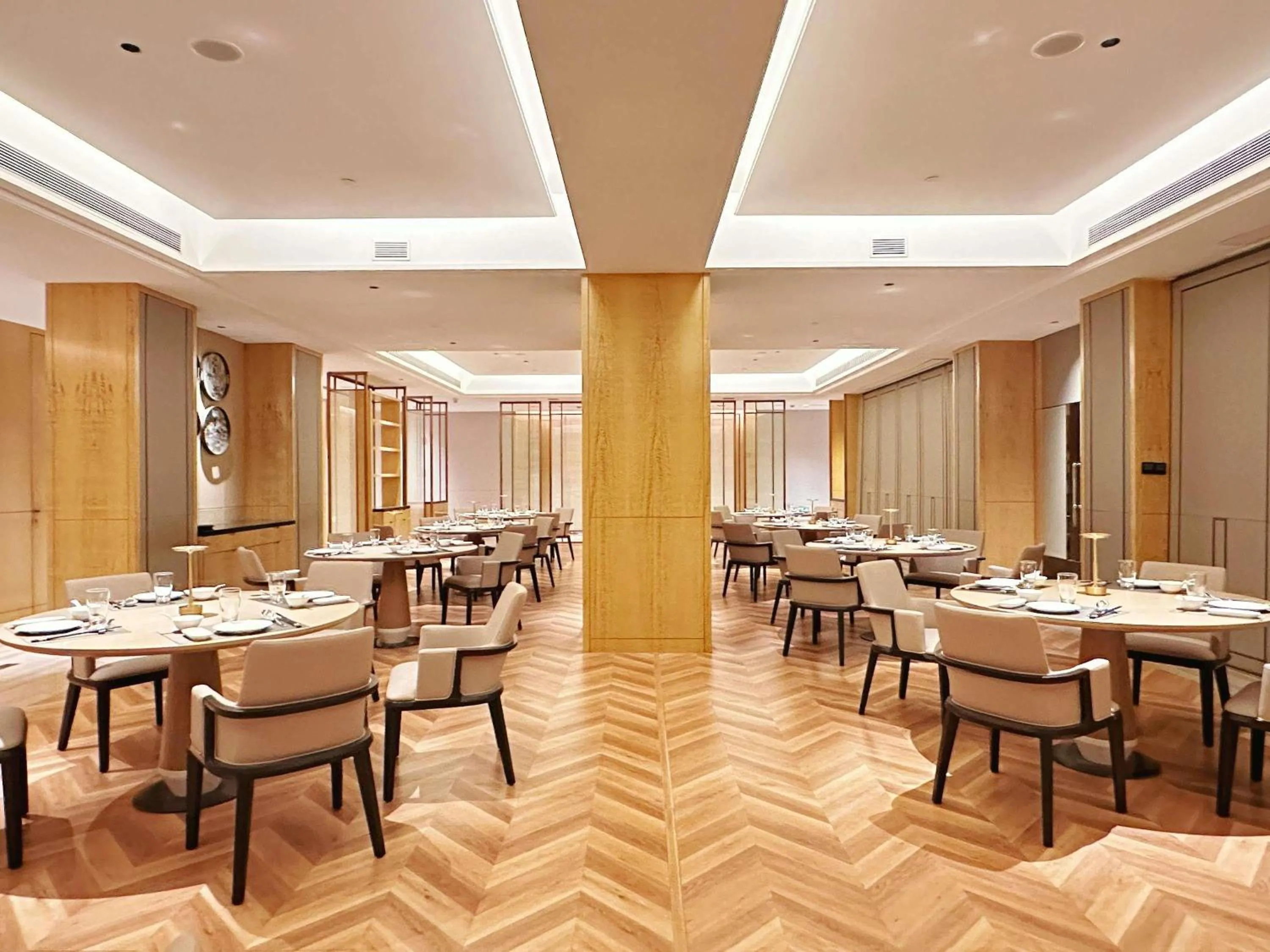 Restaurant/places to eat in Pullman Shanghai Jing'an