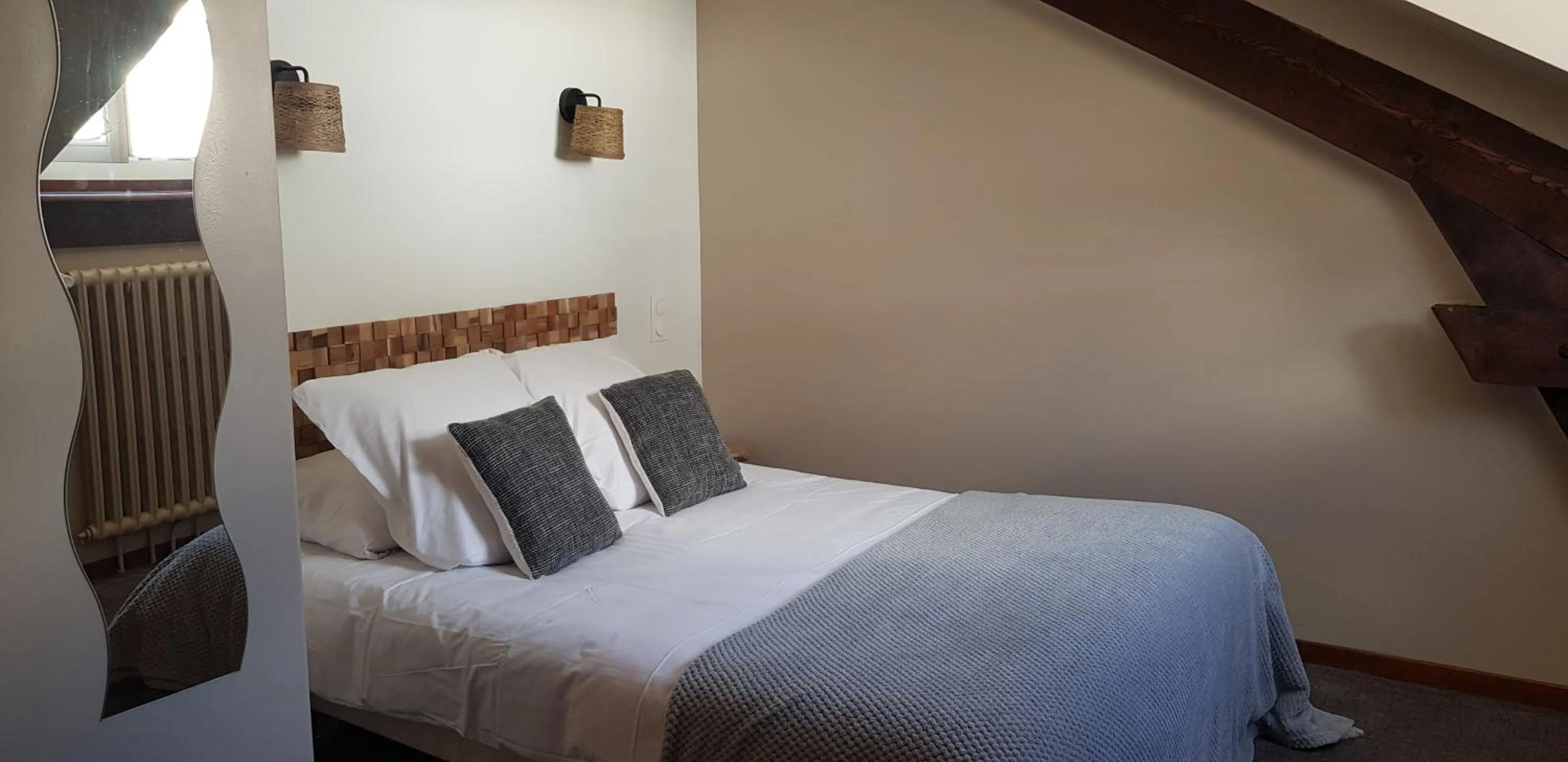 Bedroom, Bed in Hôtel Terminus