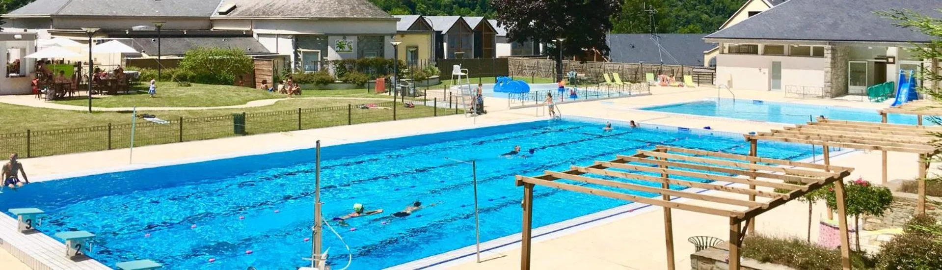Swimming pool in Hôtel Terminus